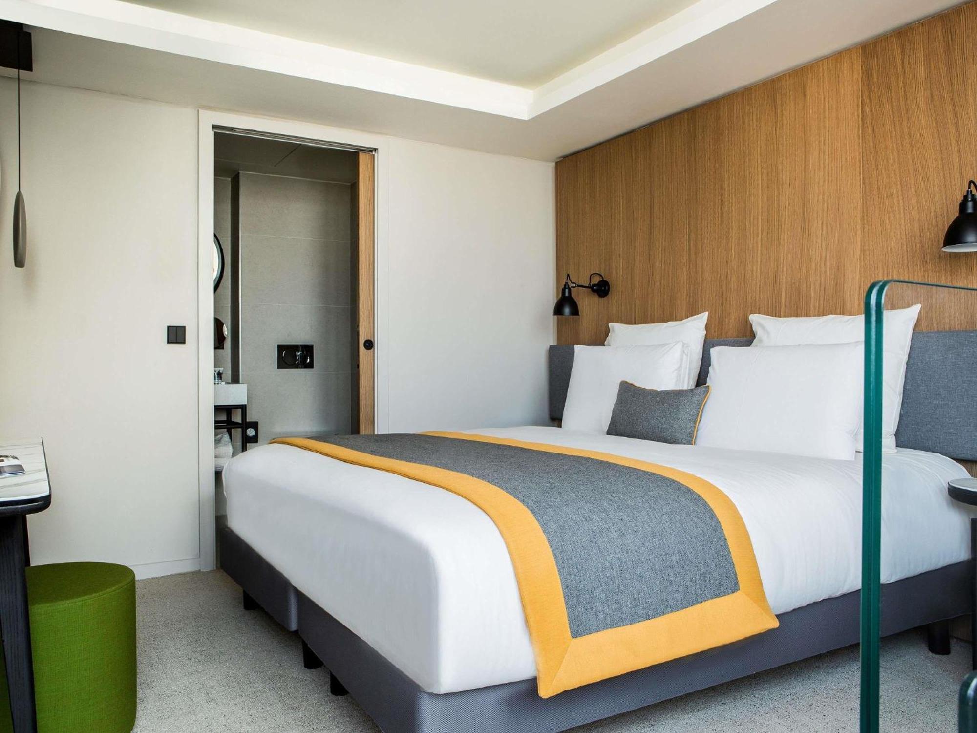 Privilege Queen Room