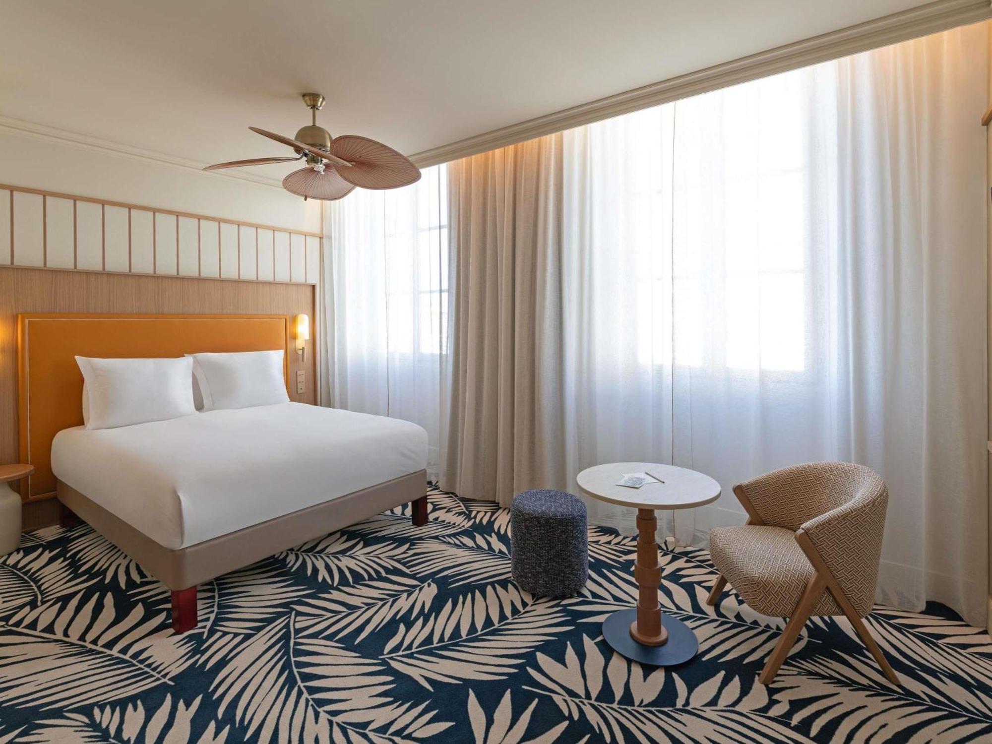 Superior Queen Room Side Port View