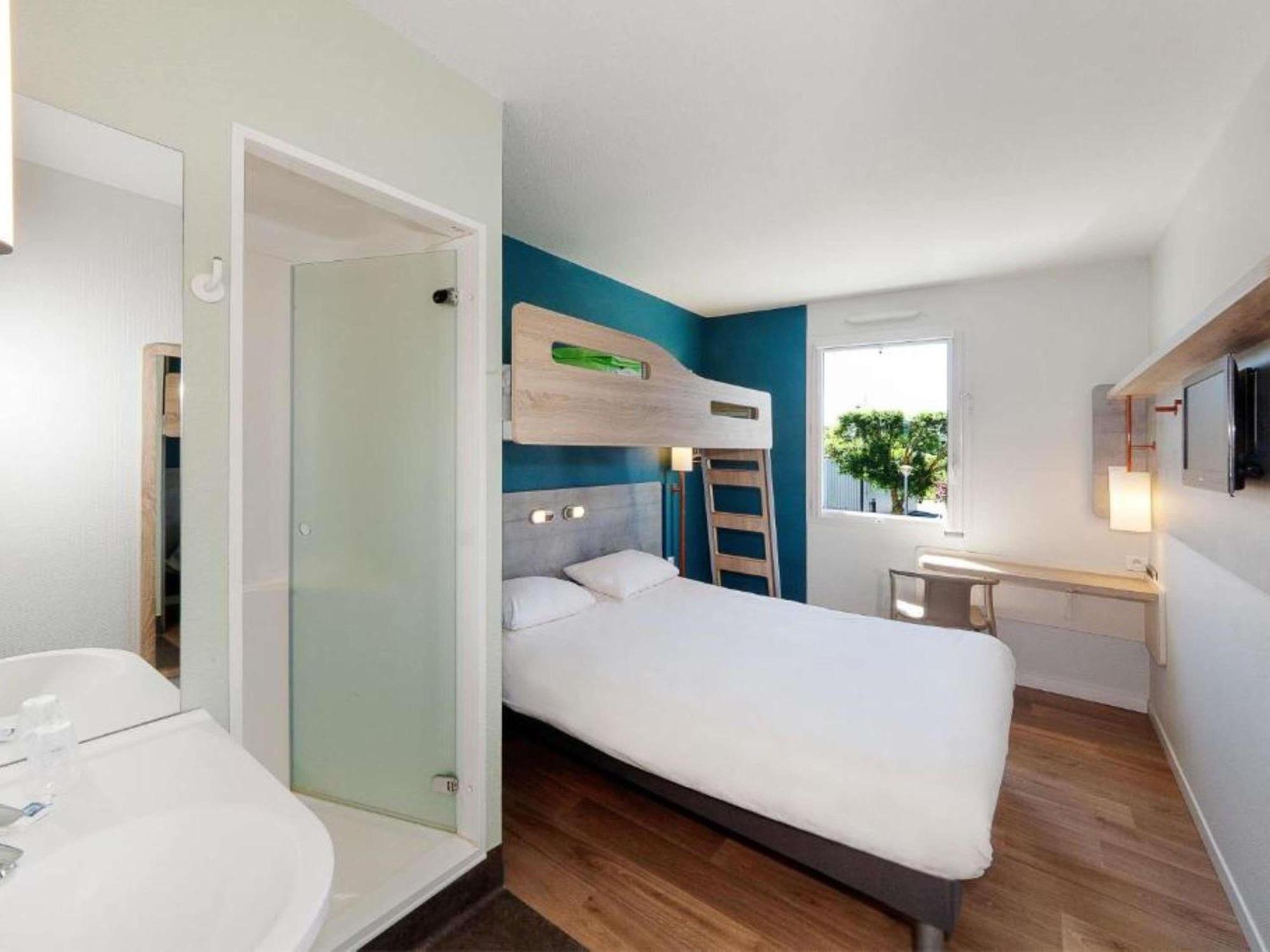 Triple Room 3 Single Beds