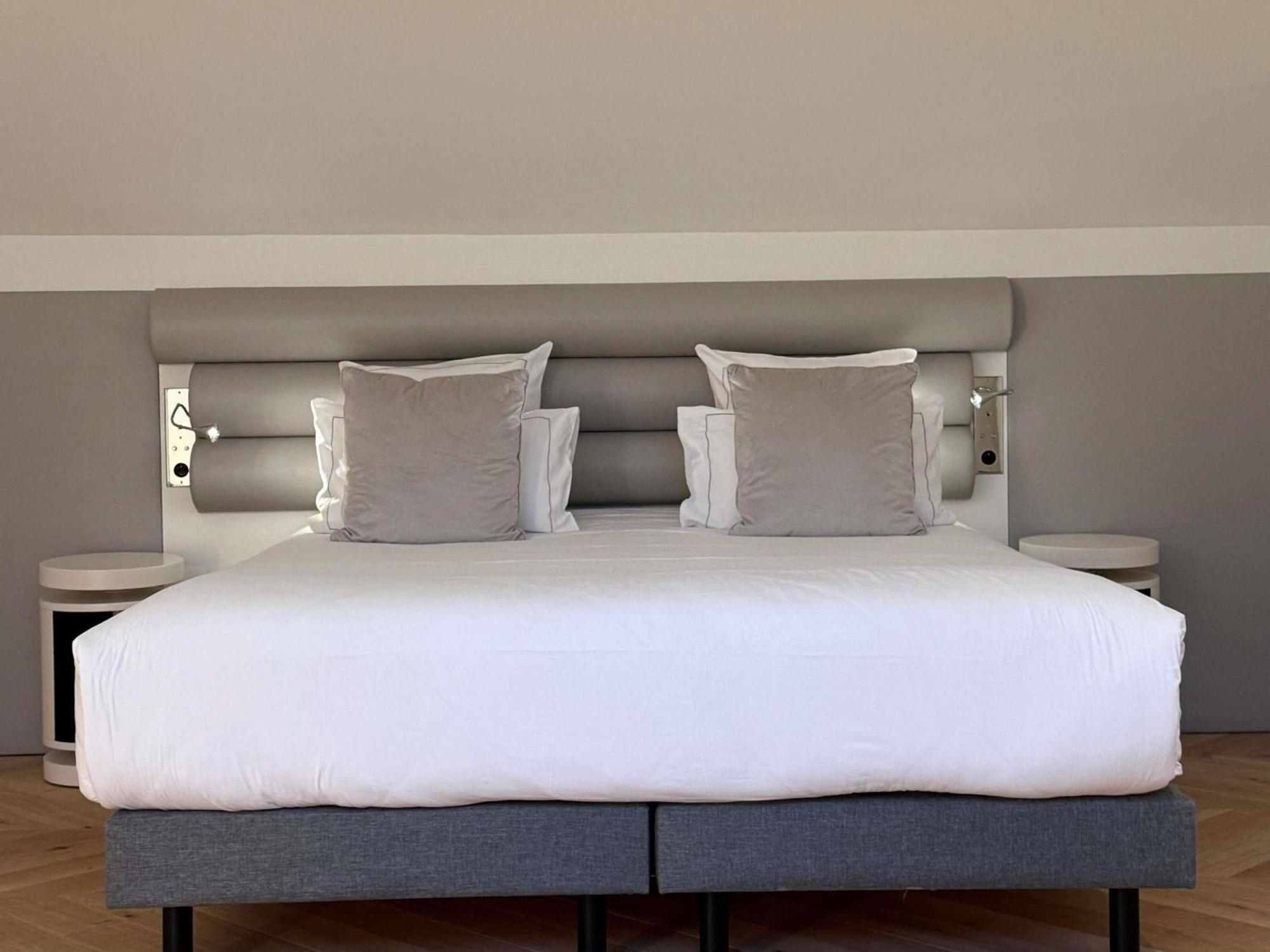 Superior Suite King Bed Sofa