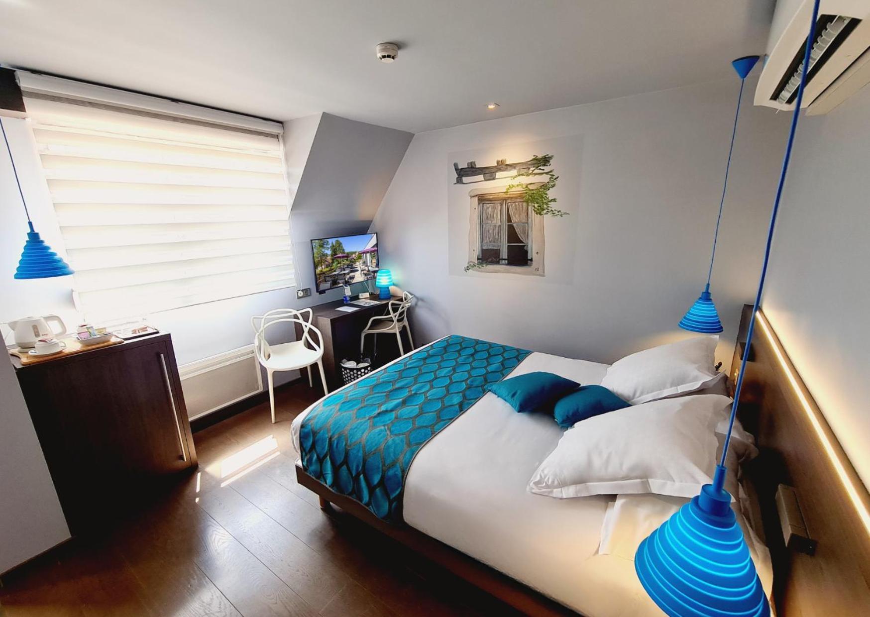 Standard Queen Room Shower Non-Smoking or Ground Floor