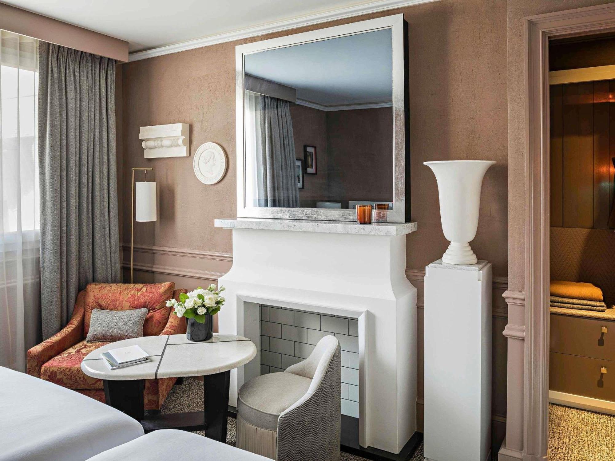 Luxury Single Room Two Single Beds Courtyard or Rue Scribe View