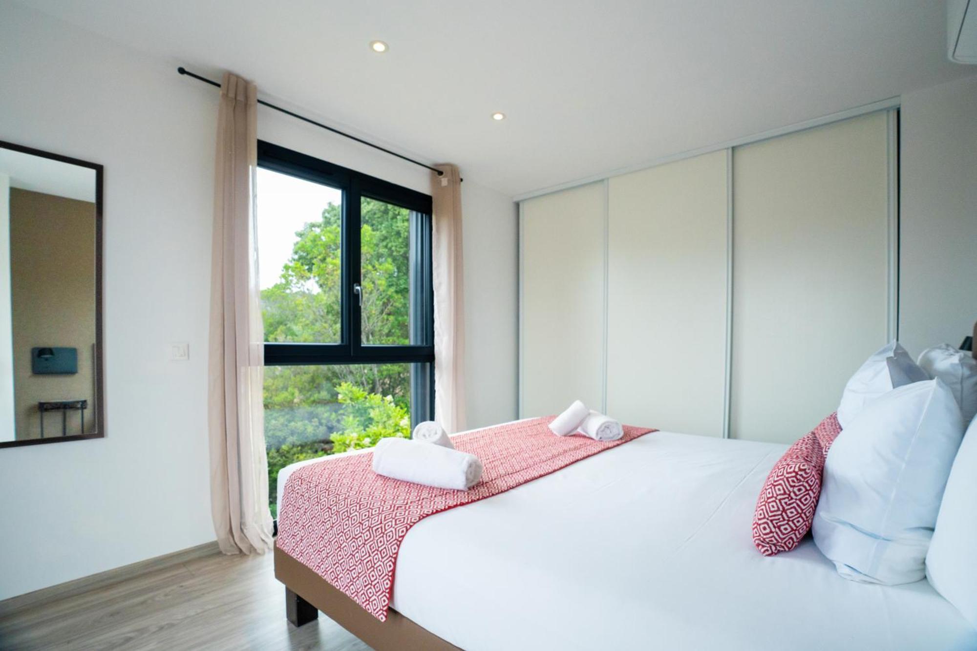 Superior One-Bedroom Apartment Air Conditioning Terrace Open View
