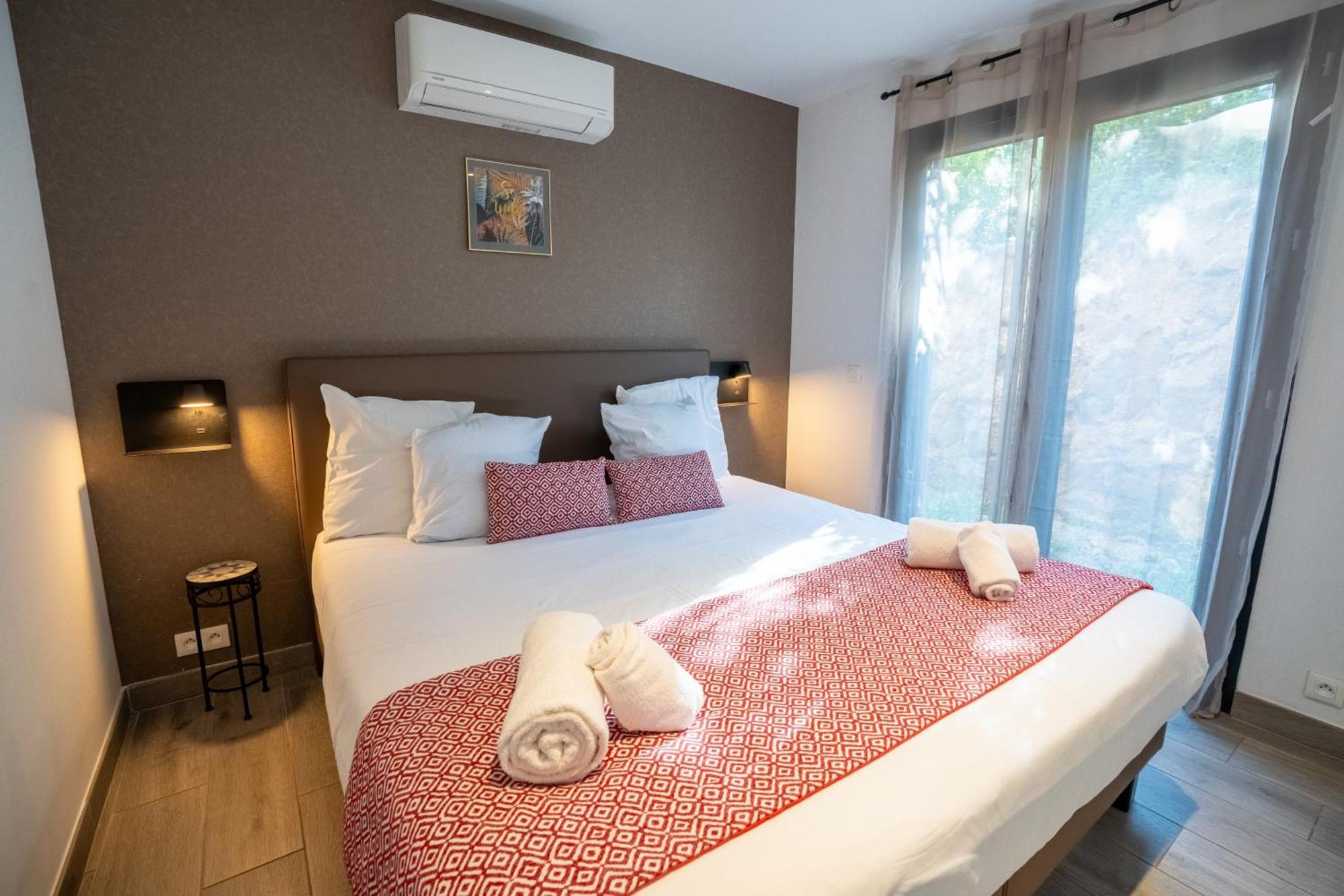 Superior One-Bedroom Apartment Air Conditioning Terrace Open View