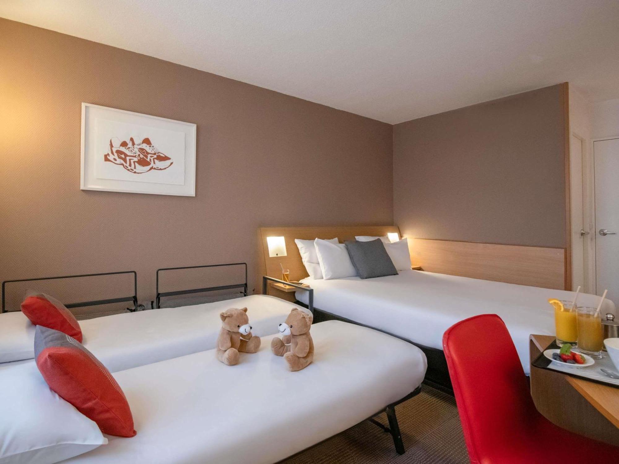 Classic Family Room Double Bed Two Single Beds