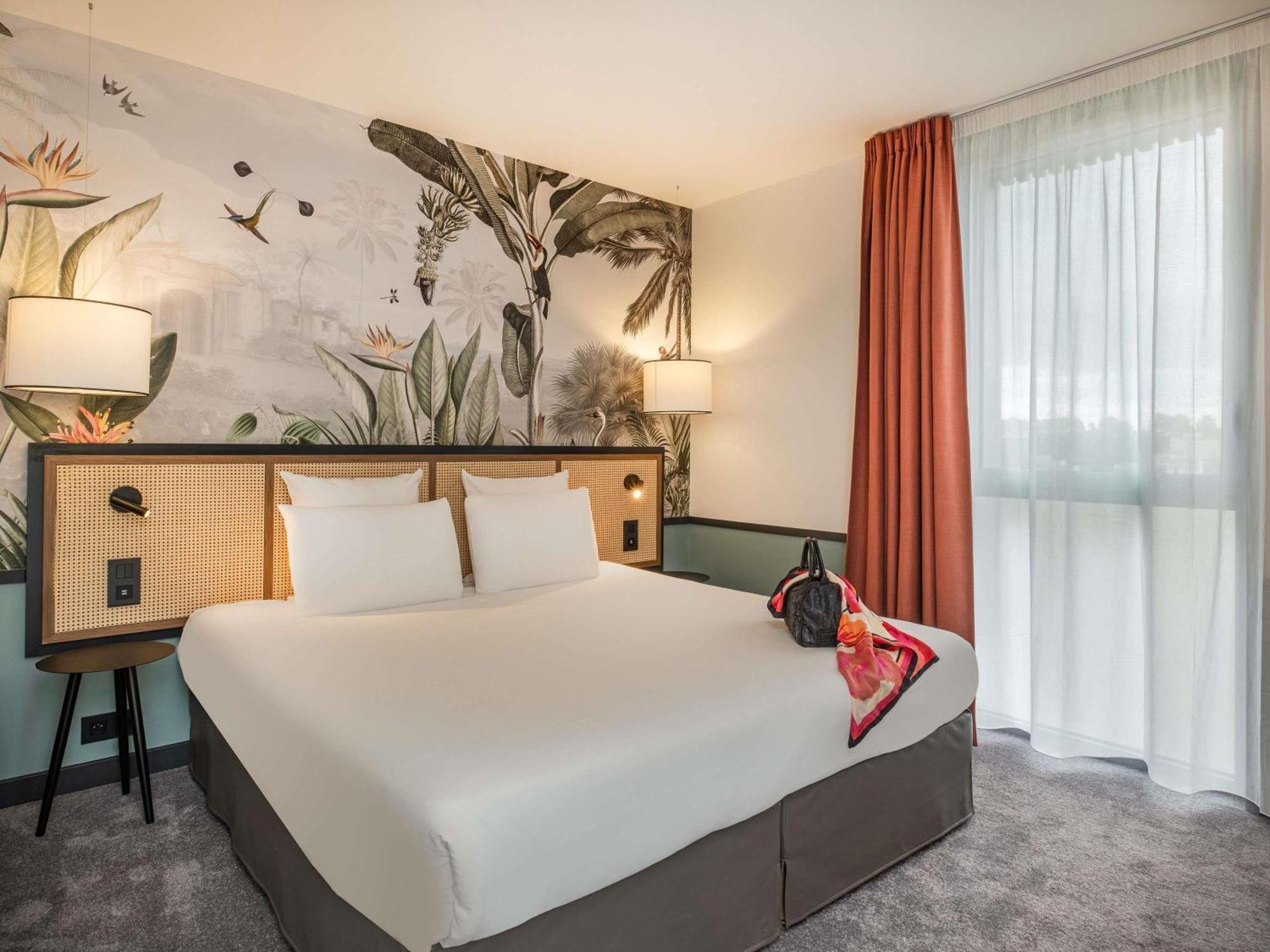 Deluxe Queen Room