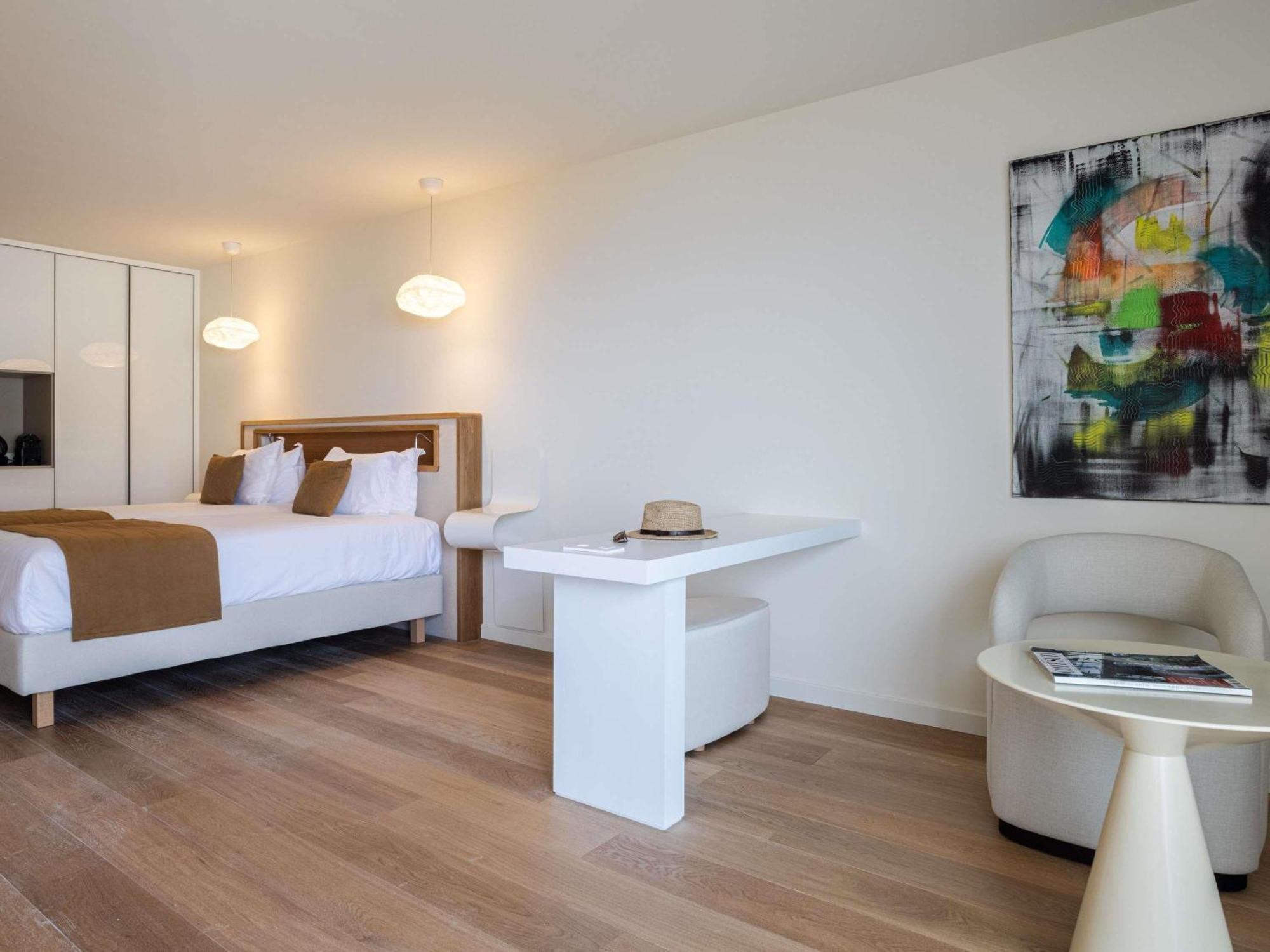 Superior Double or Twin Suite Sea Pool View