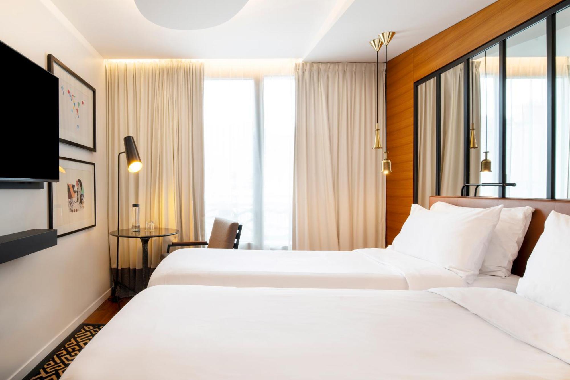 Paris Stye Room 2 Twin Beds