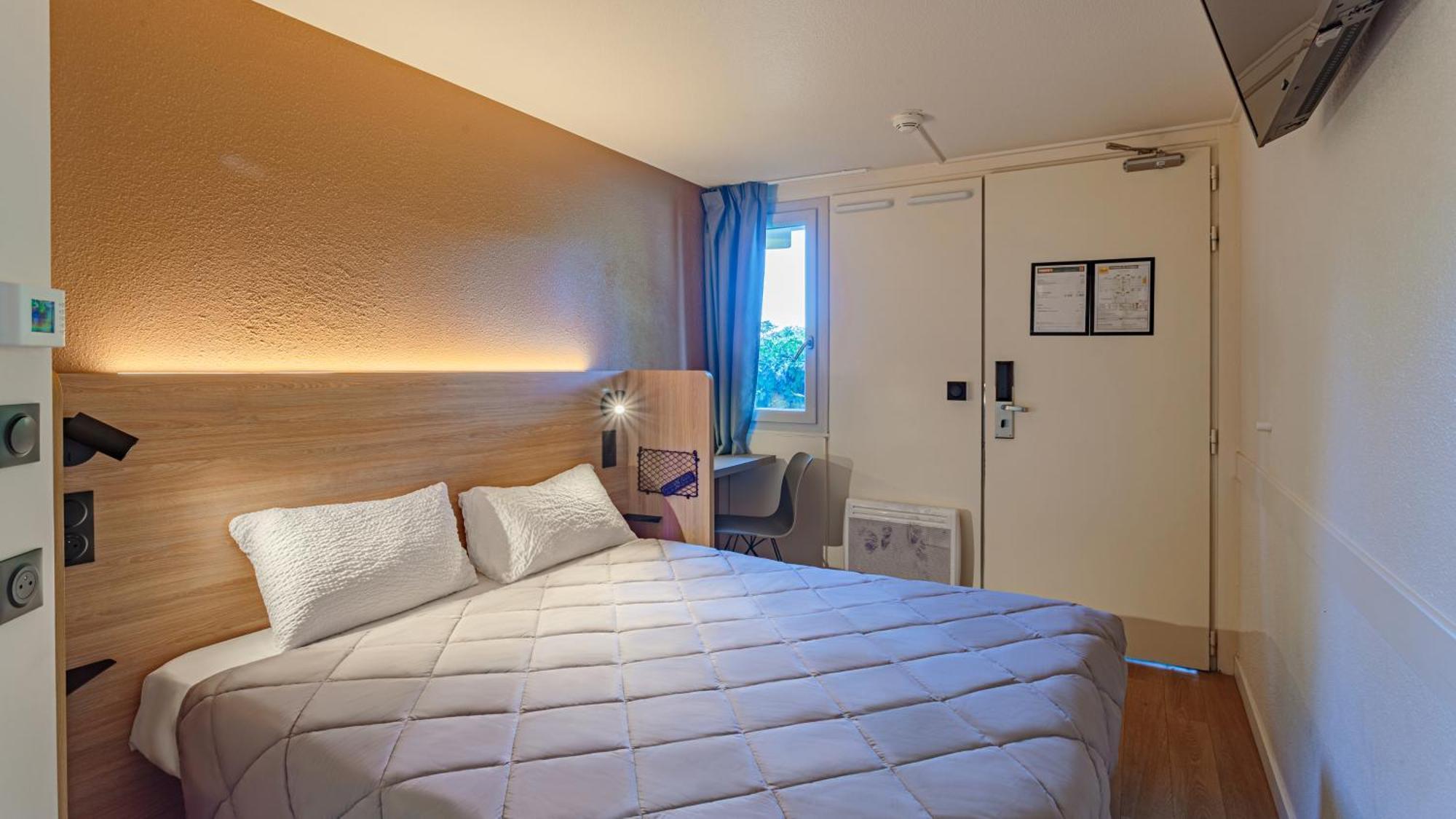 Standard Queen Room