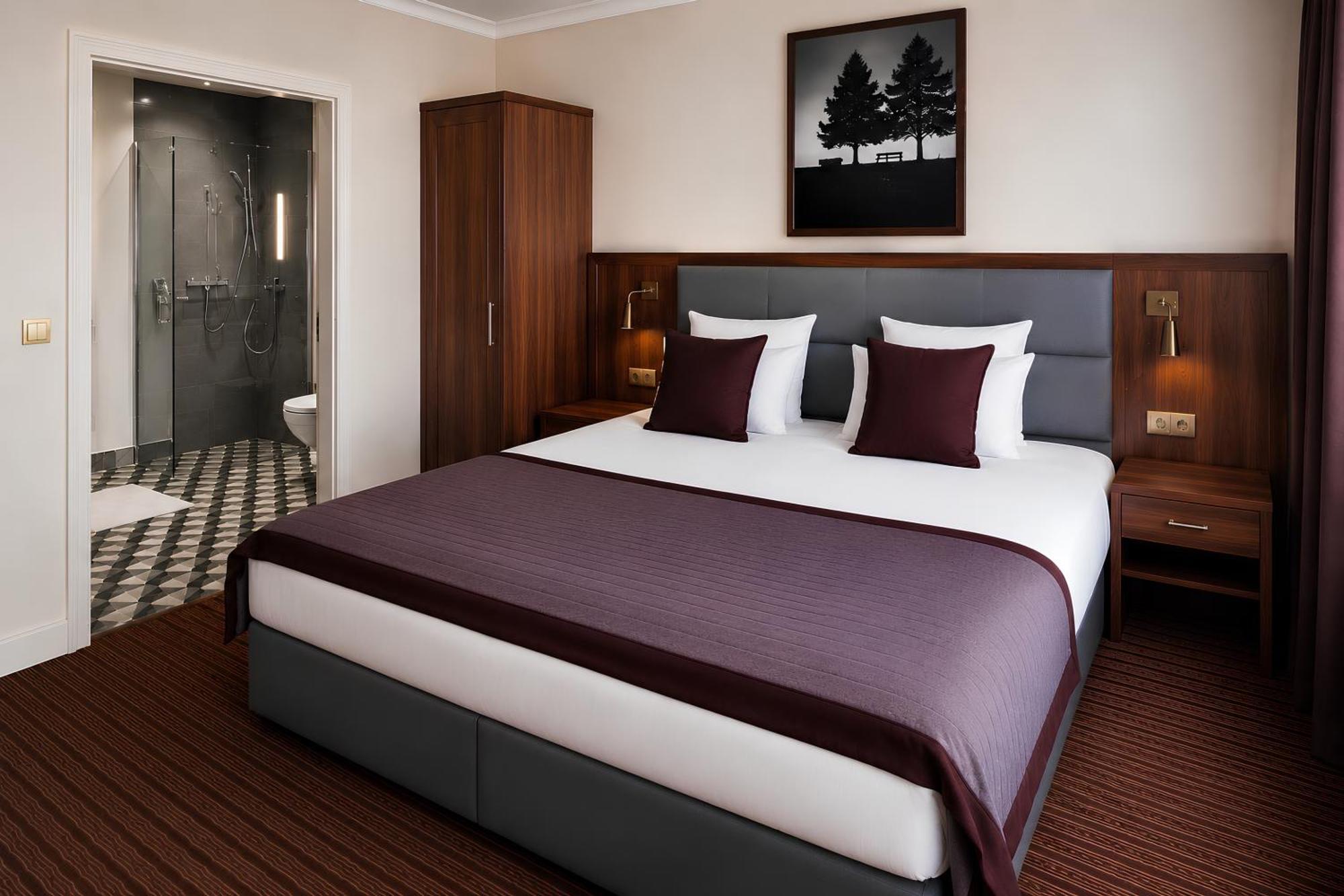 Deluxe King Room King Bed Balcony