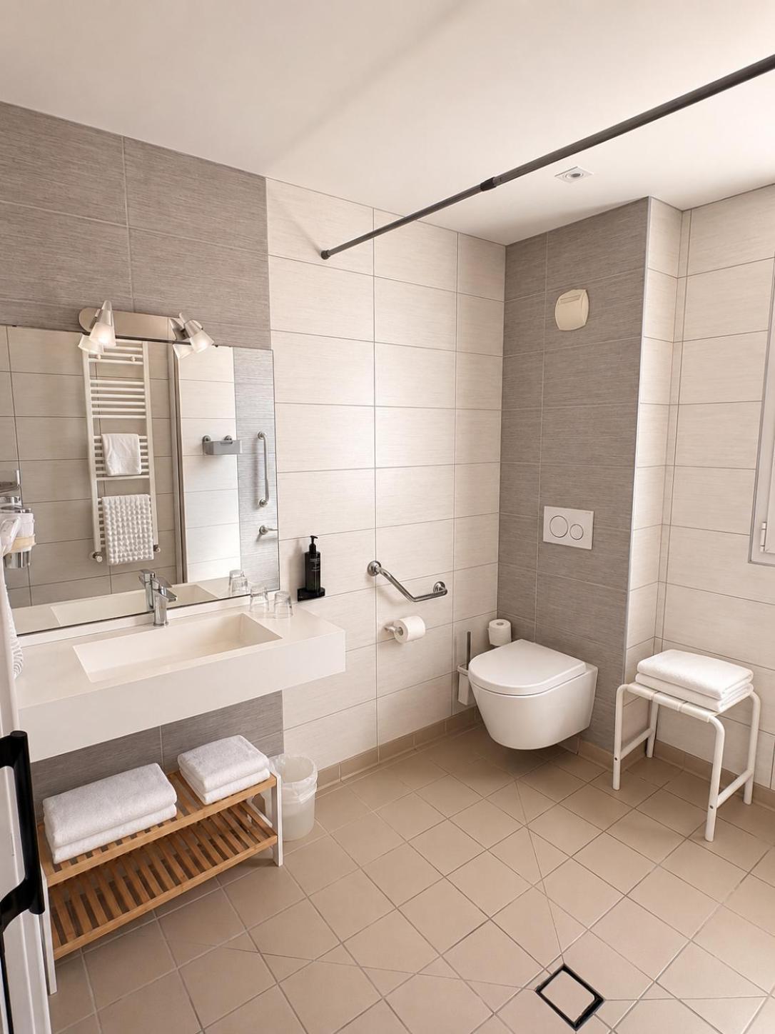 Triple Room Shower