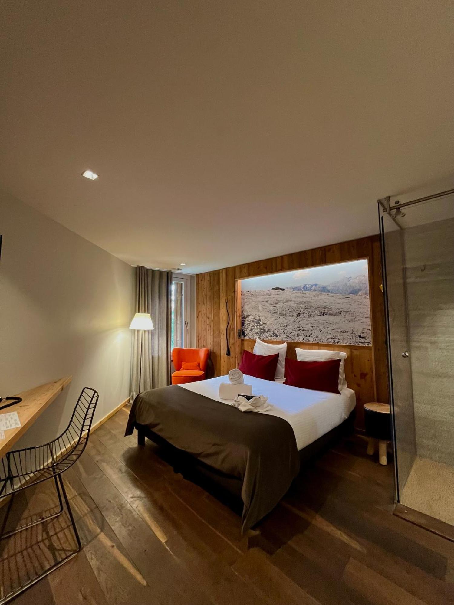 Deluxe Queen Room