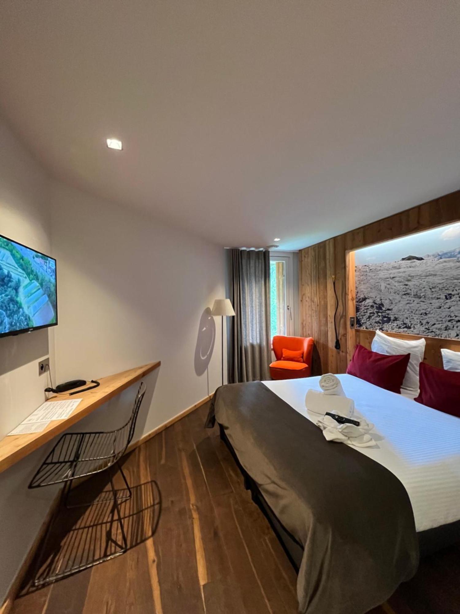 Deluxe Queen Room