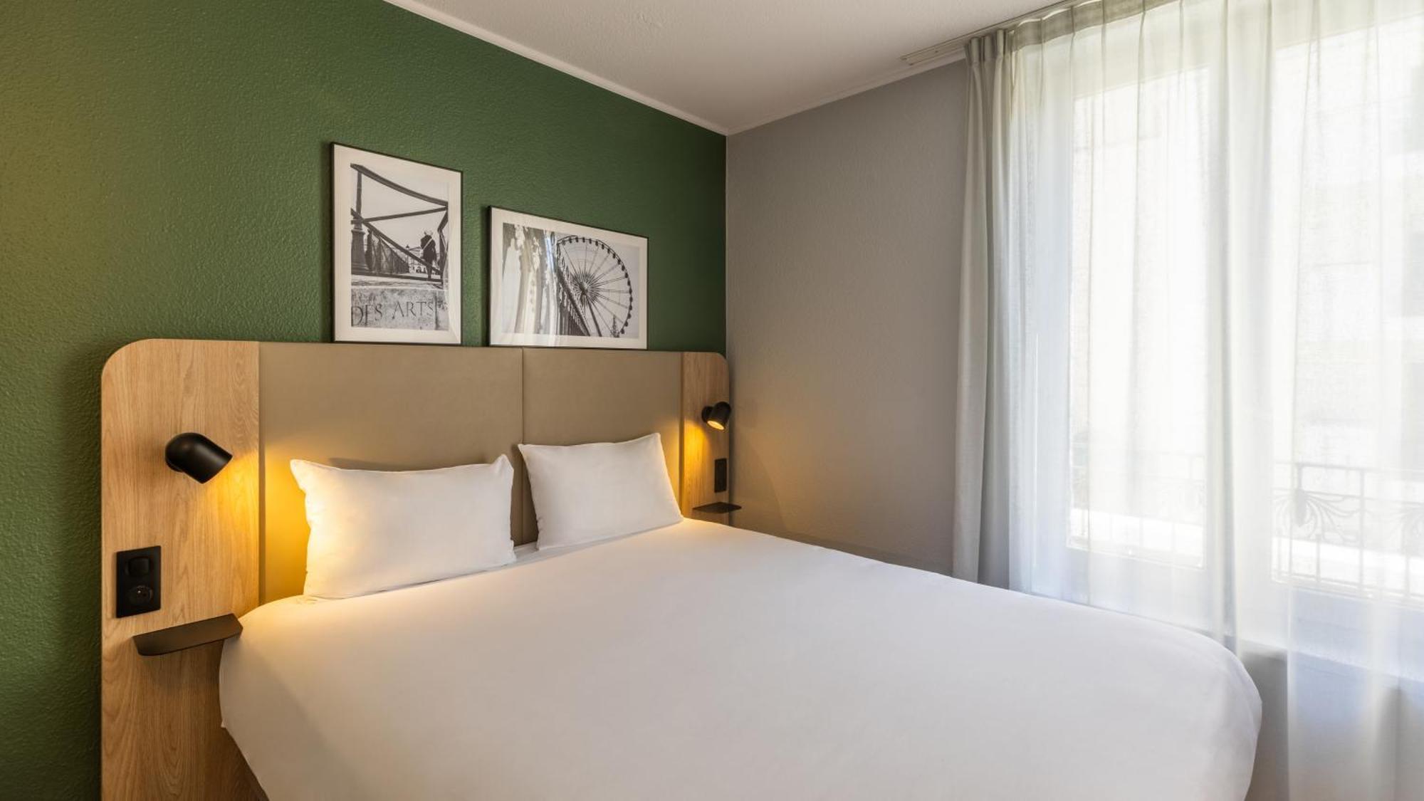 Standard Room 1 Queen Bed