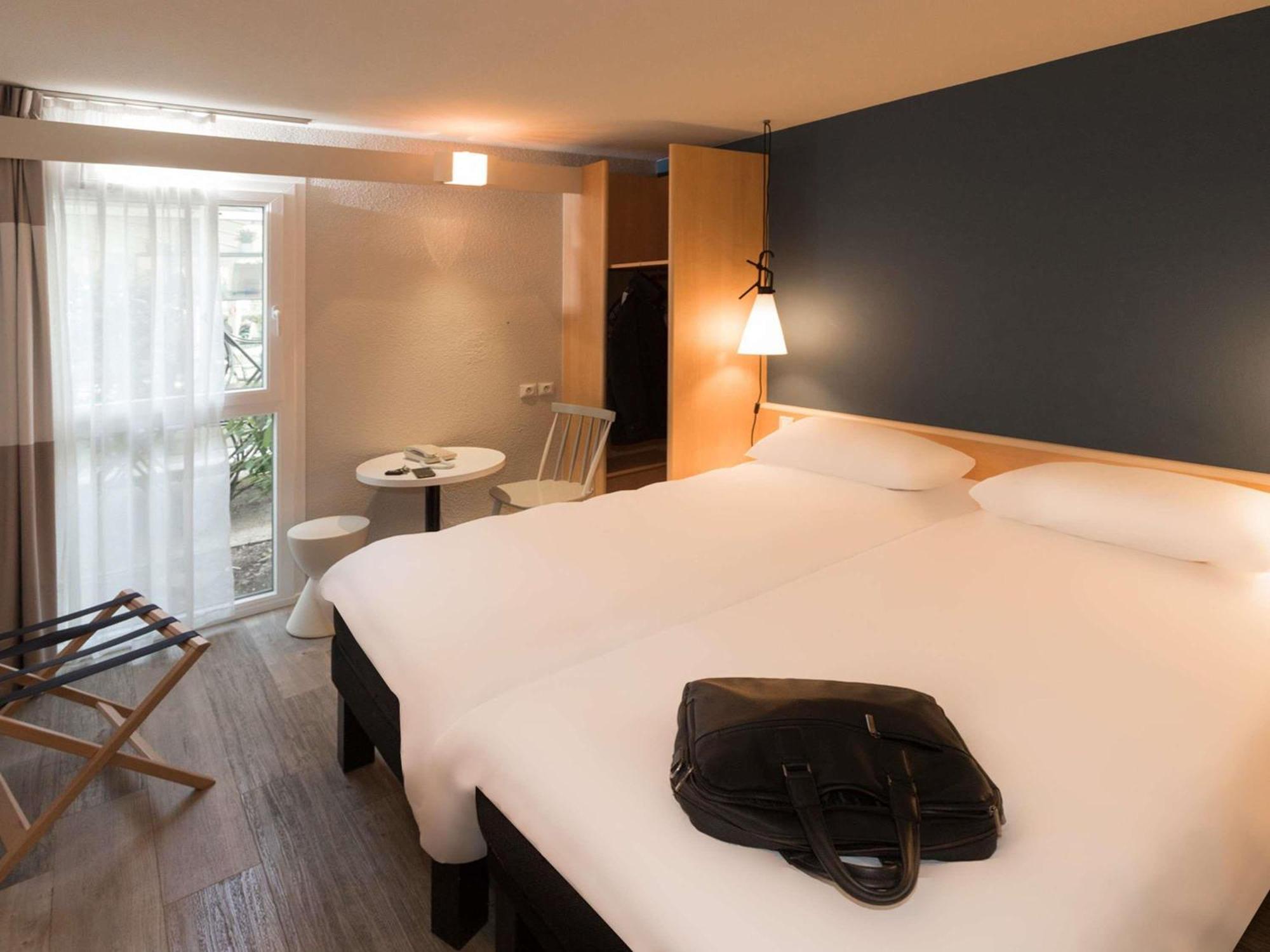 Connecting Rooms