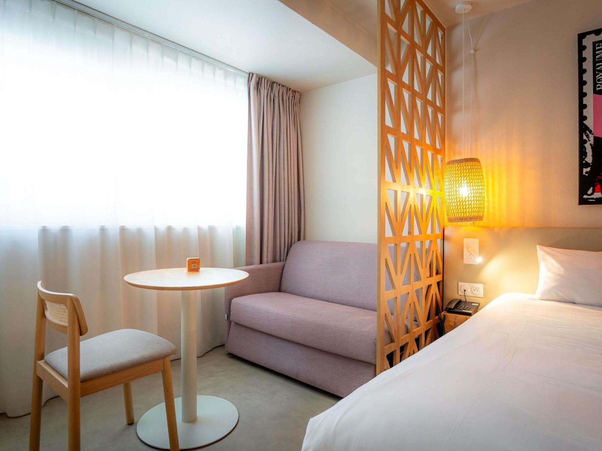 Classic Triple Room One Double One Single Beds City View