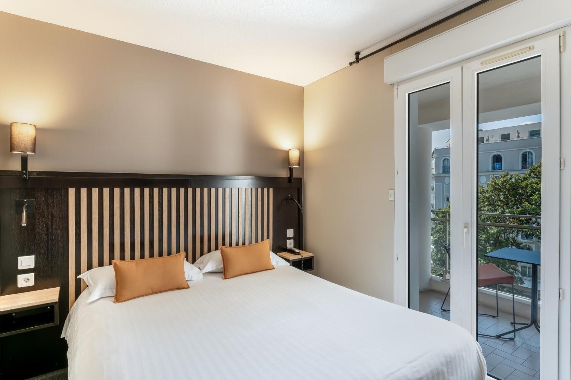 Classic Double or Twin Room Balcony