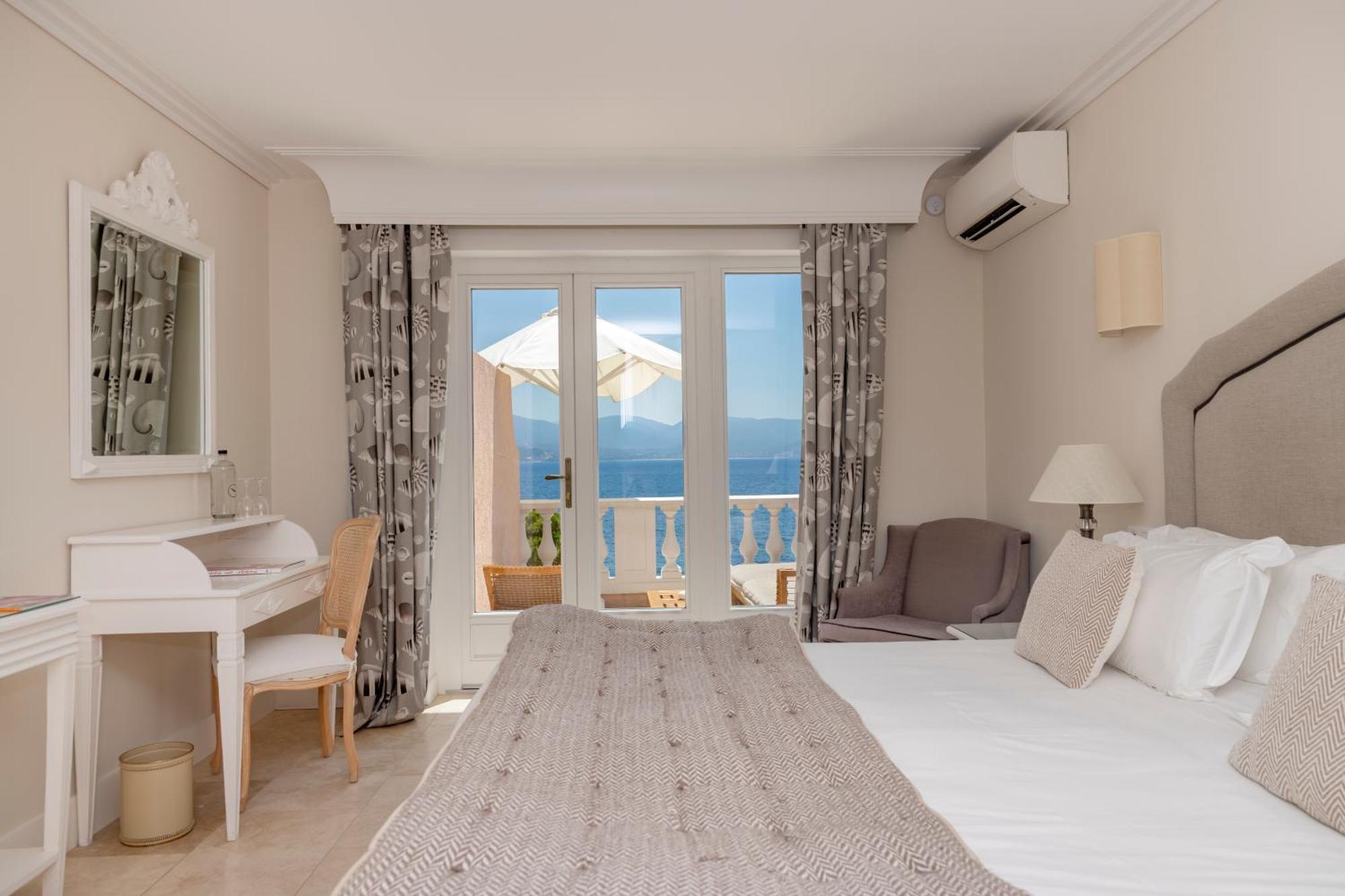 SUPERIOR ROOM – upstairs terrace sea view