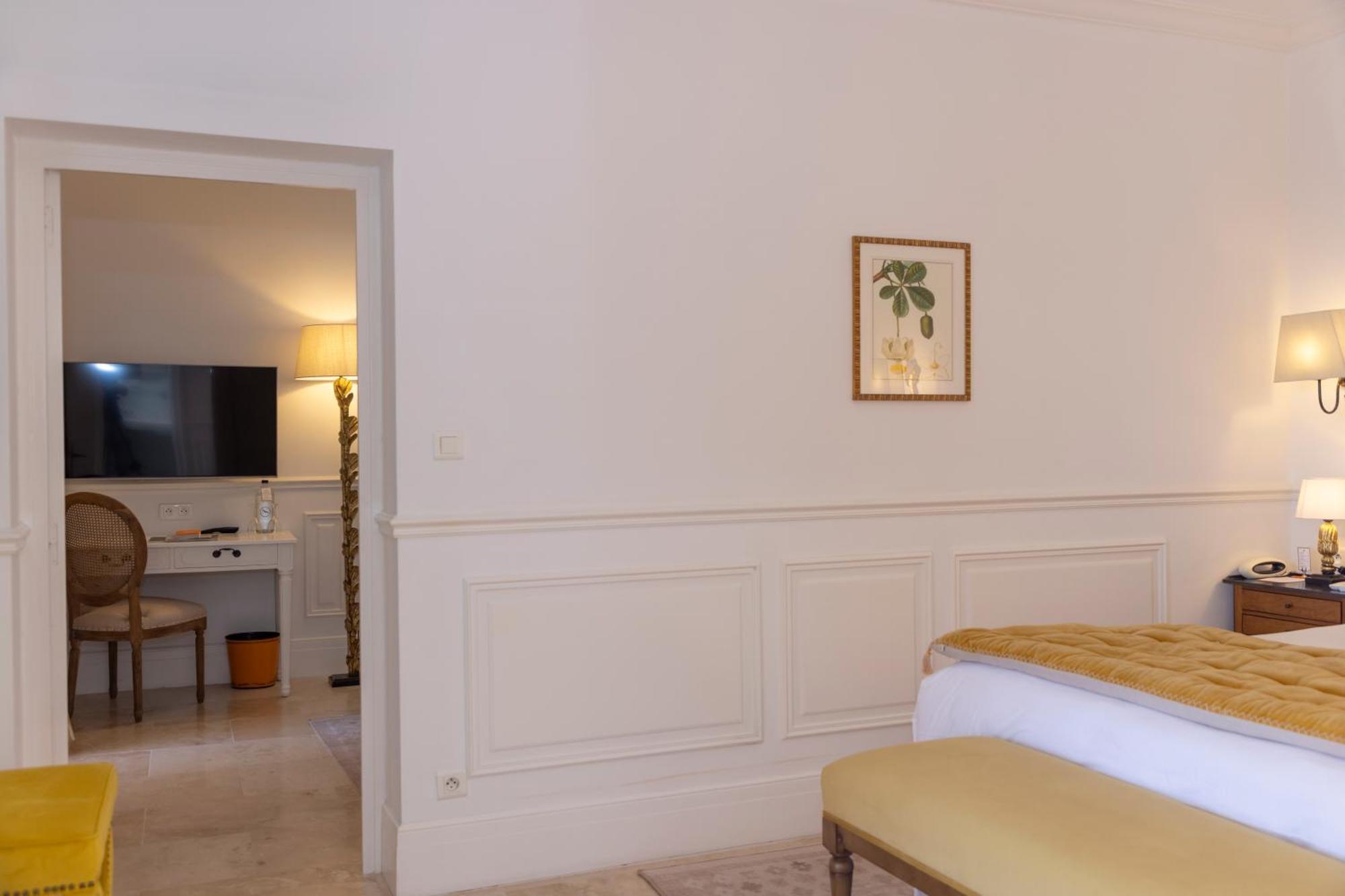 SIGNATURE ROOM – Living room terrace sea view
