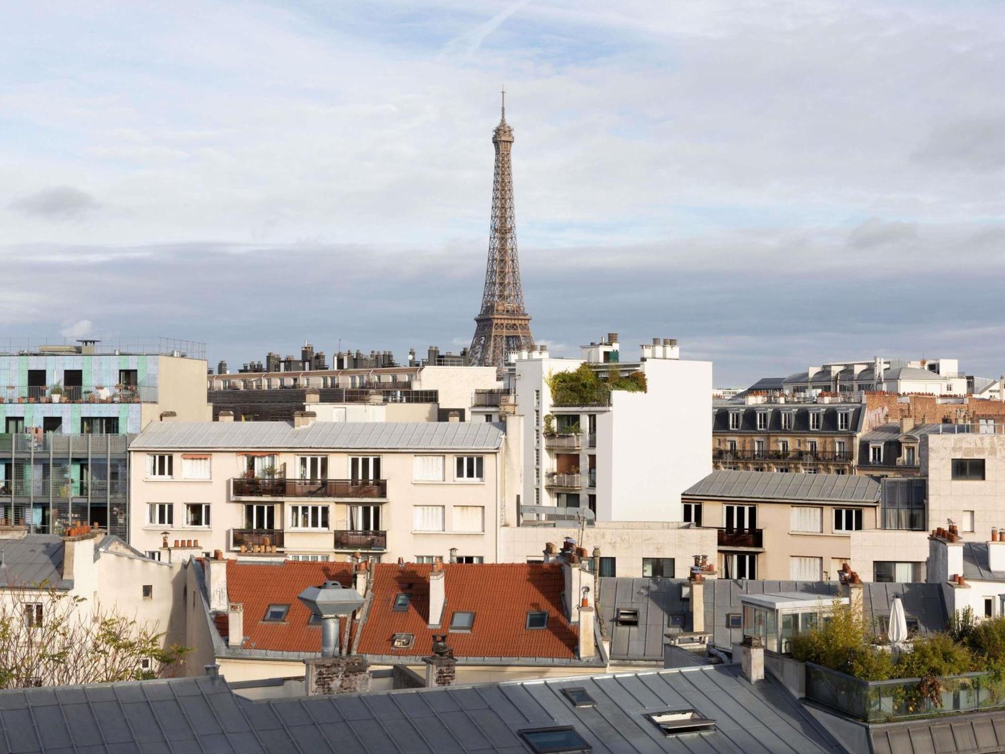 Comfort Room Eiffel Tower View