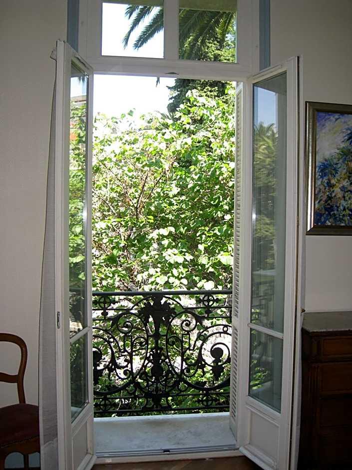 Superior One-Bedroom Apartment