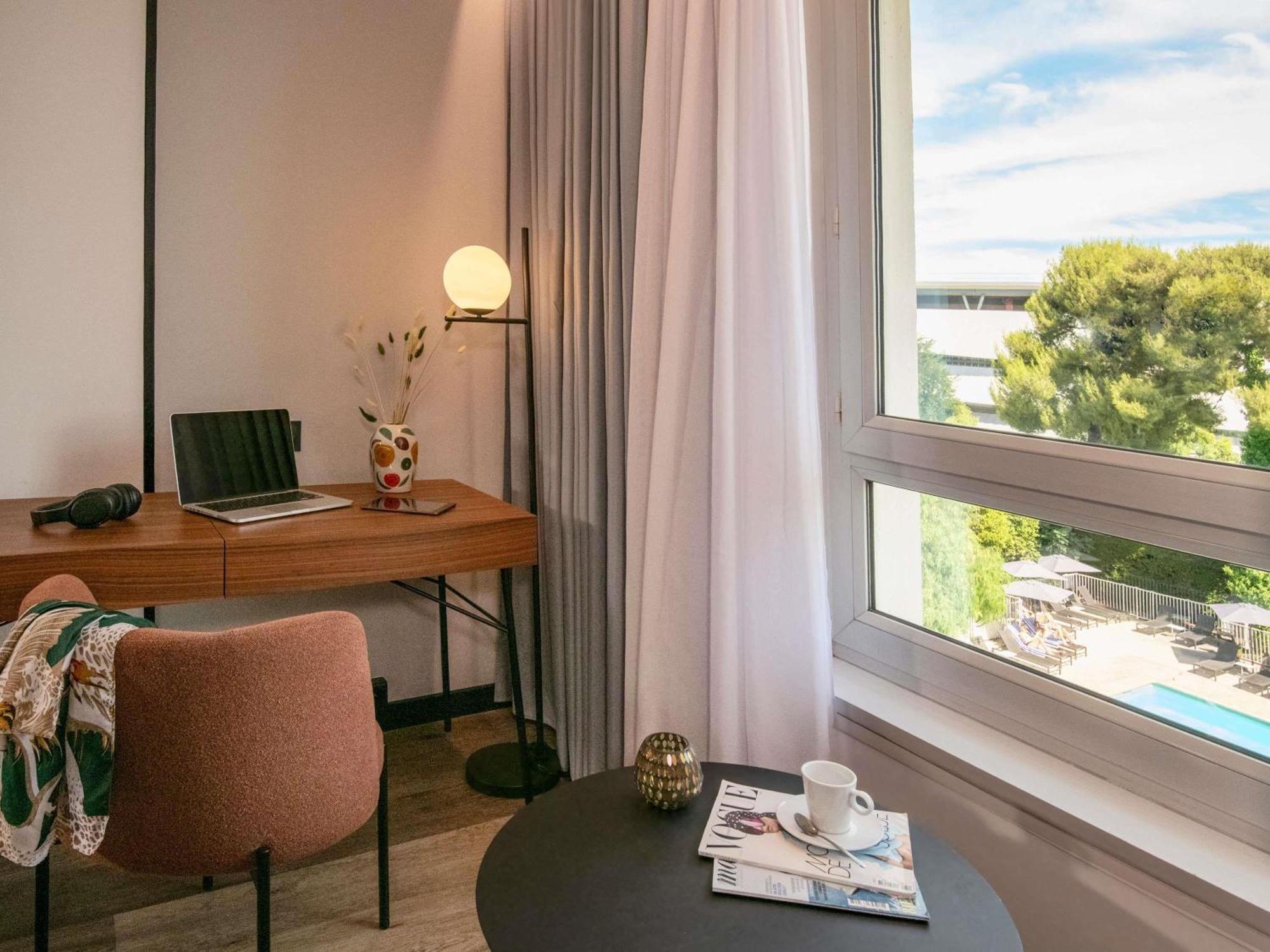 Executive Room 1 Kingsize bed 1 single sofa bed Garden Side