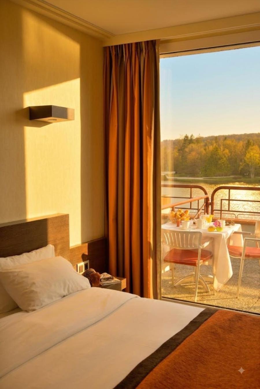 Double or Twin Room Terrace Lake View