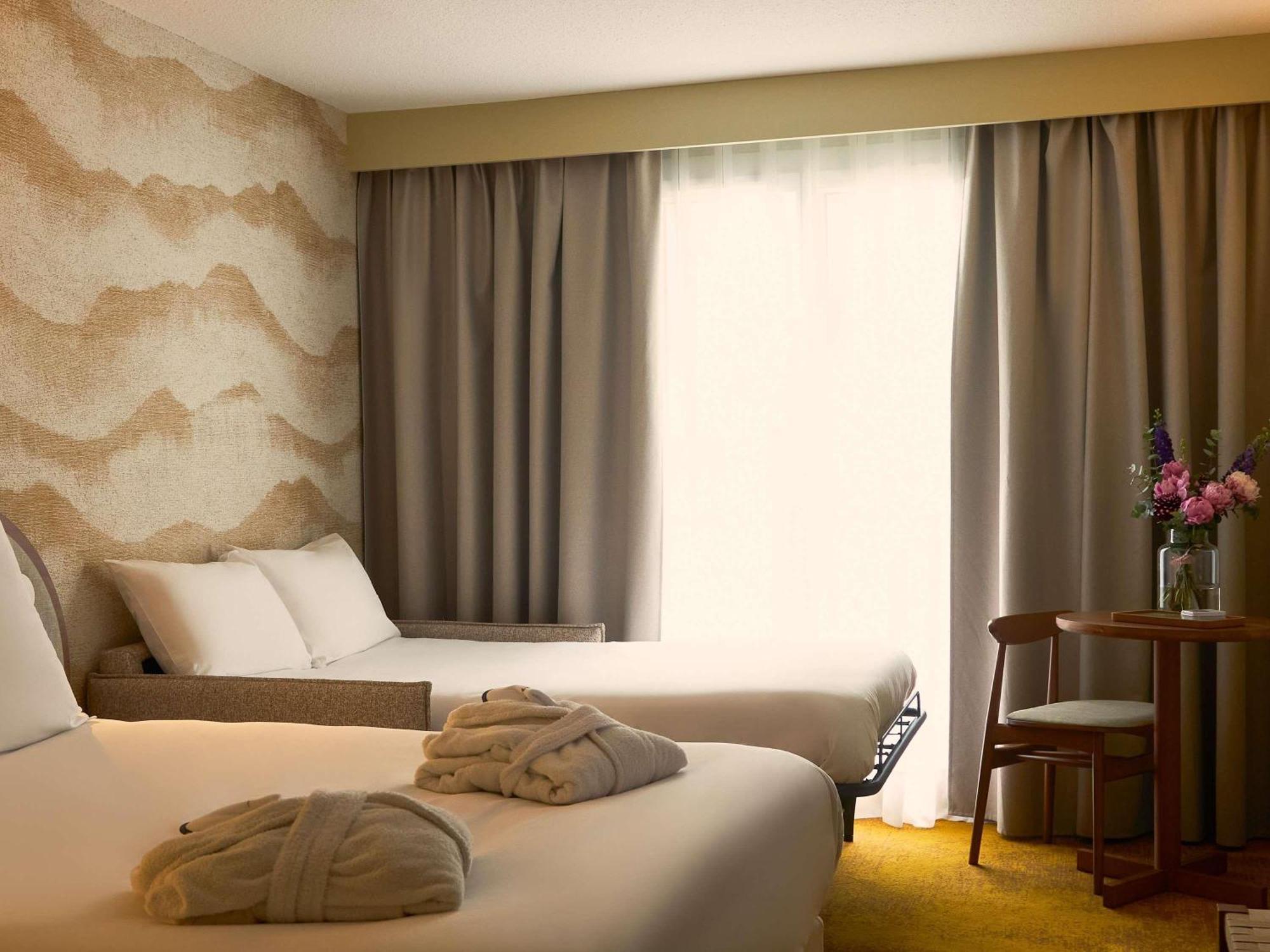 Privilege Room a double bed a sofa