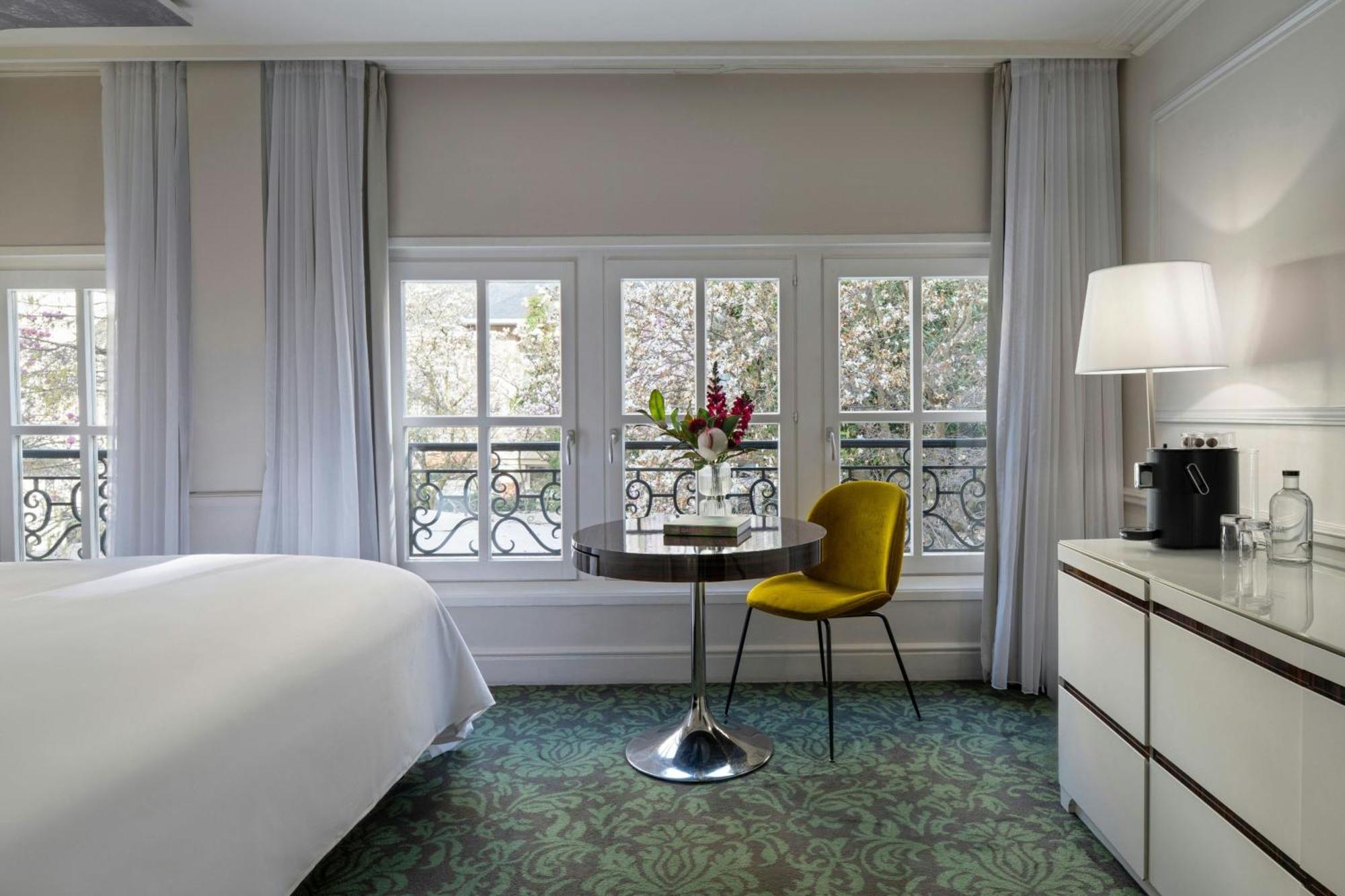Deluxe Queen Room Garden View