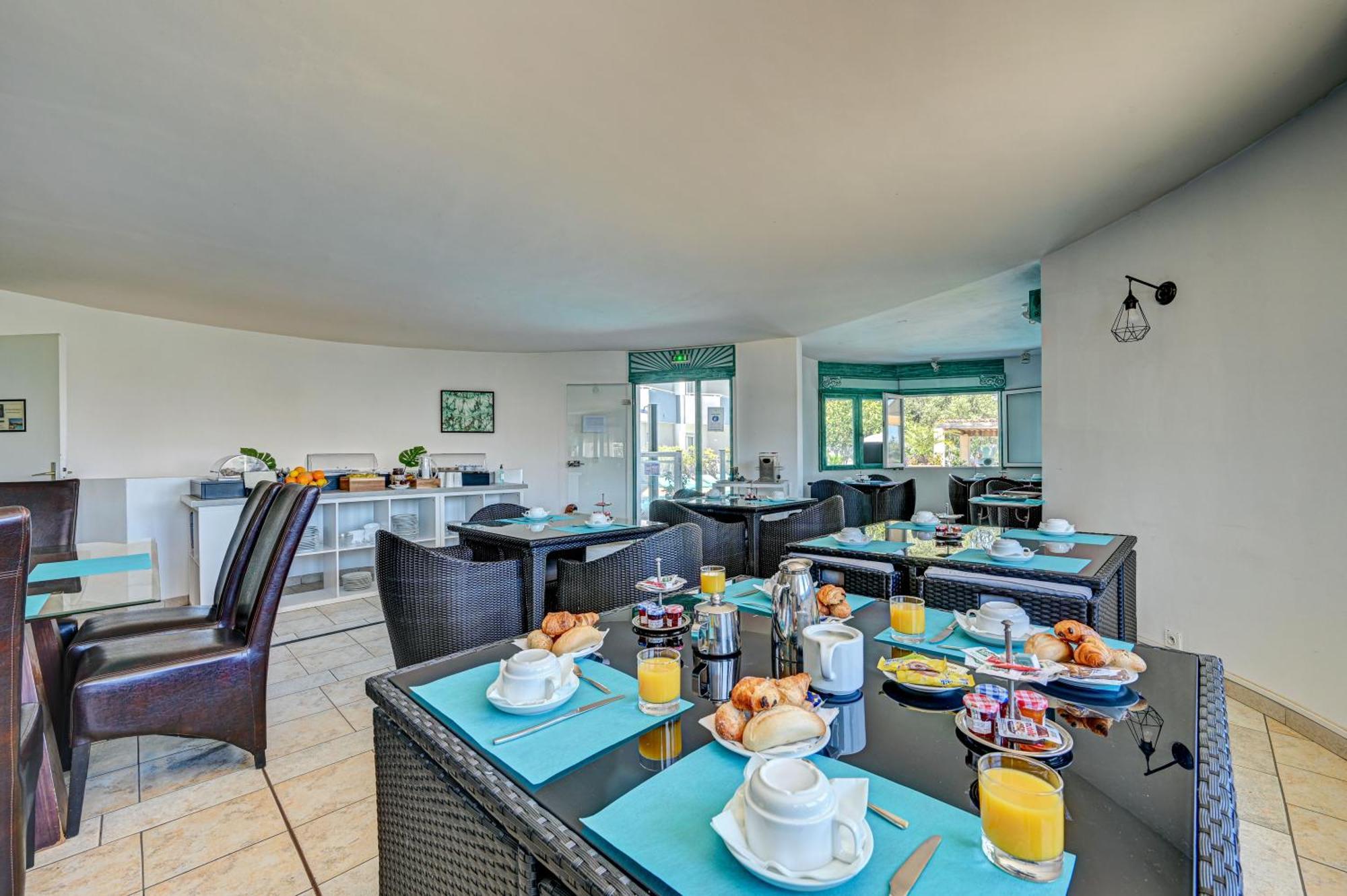 Double or Twin Room Pool View