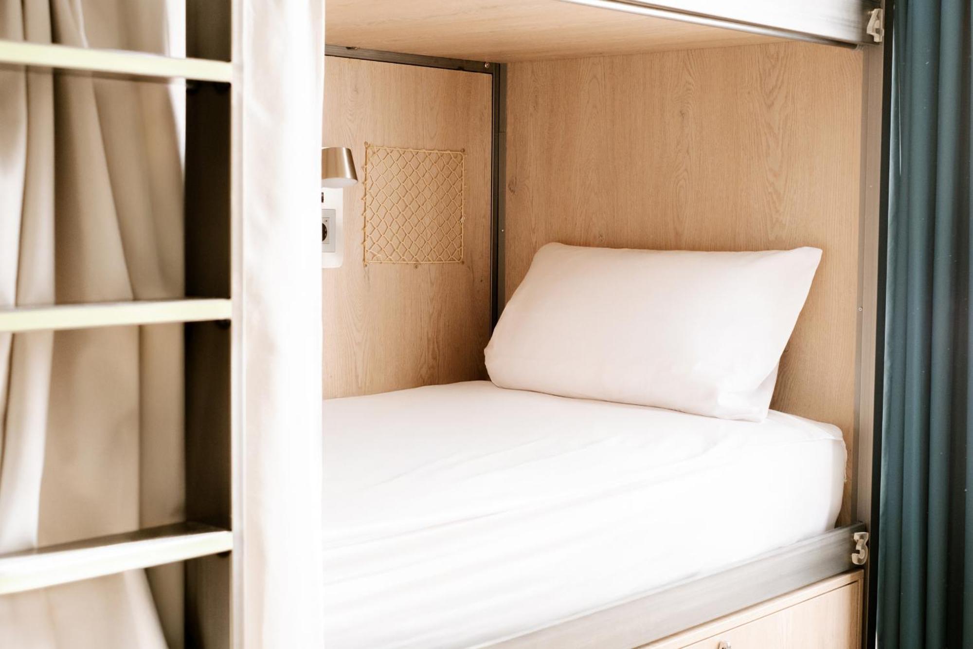 Bed 8-Bed Mixed Dormitory Room