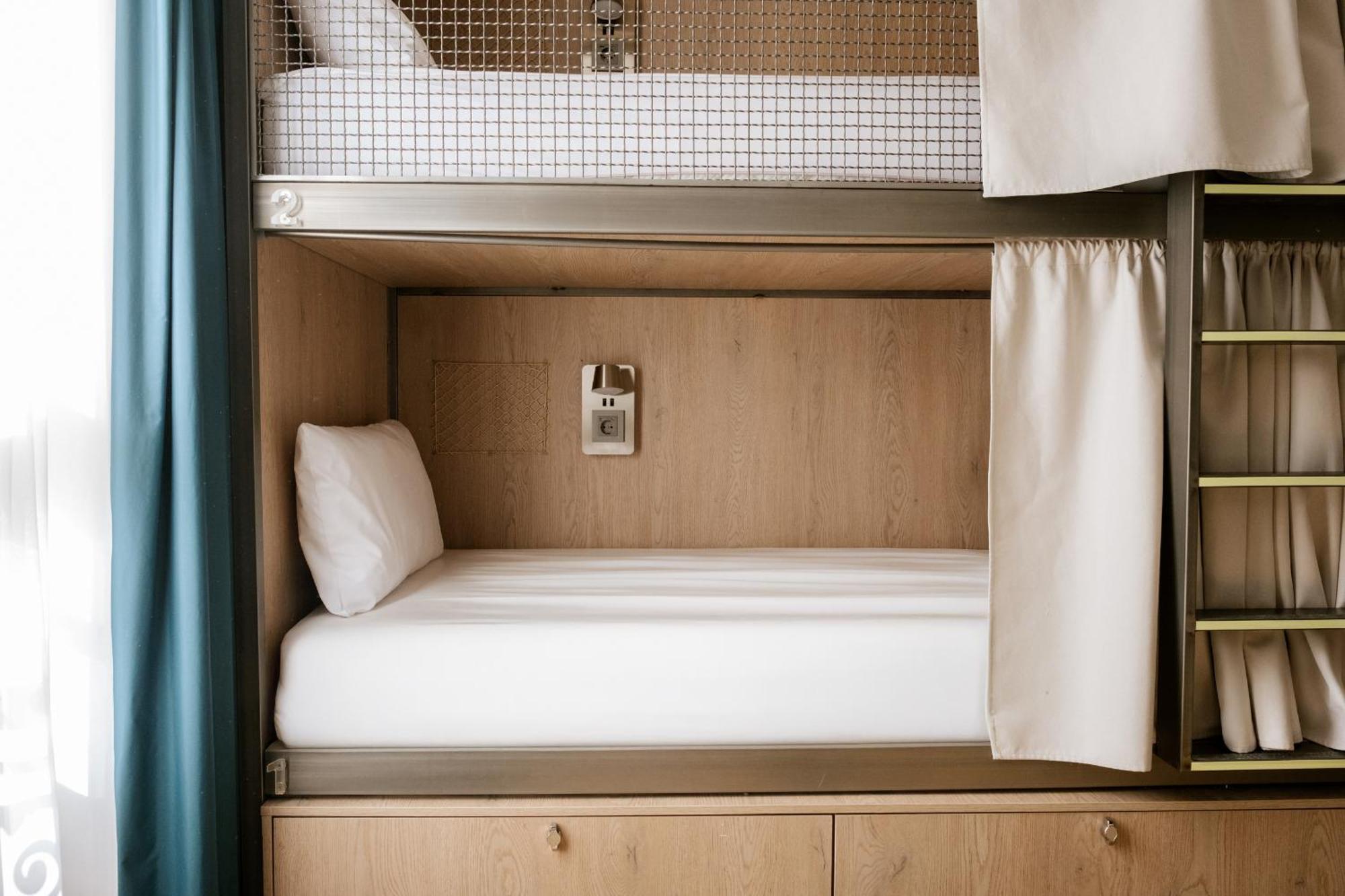 Bed 8-Bed Mixed Dormitory Room