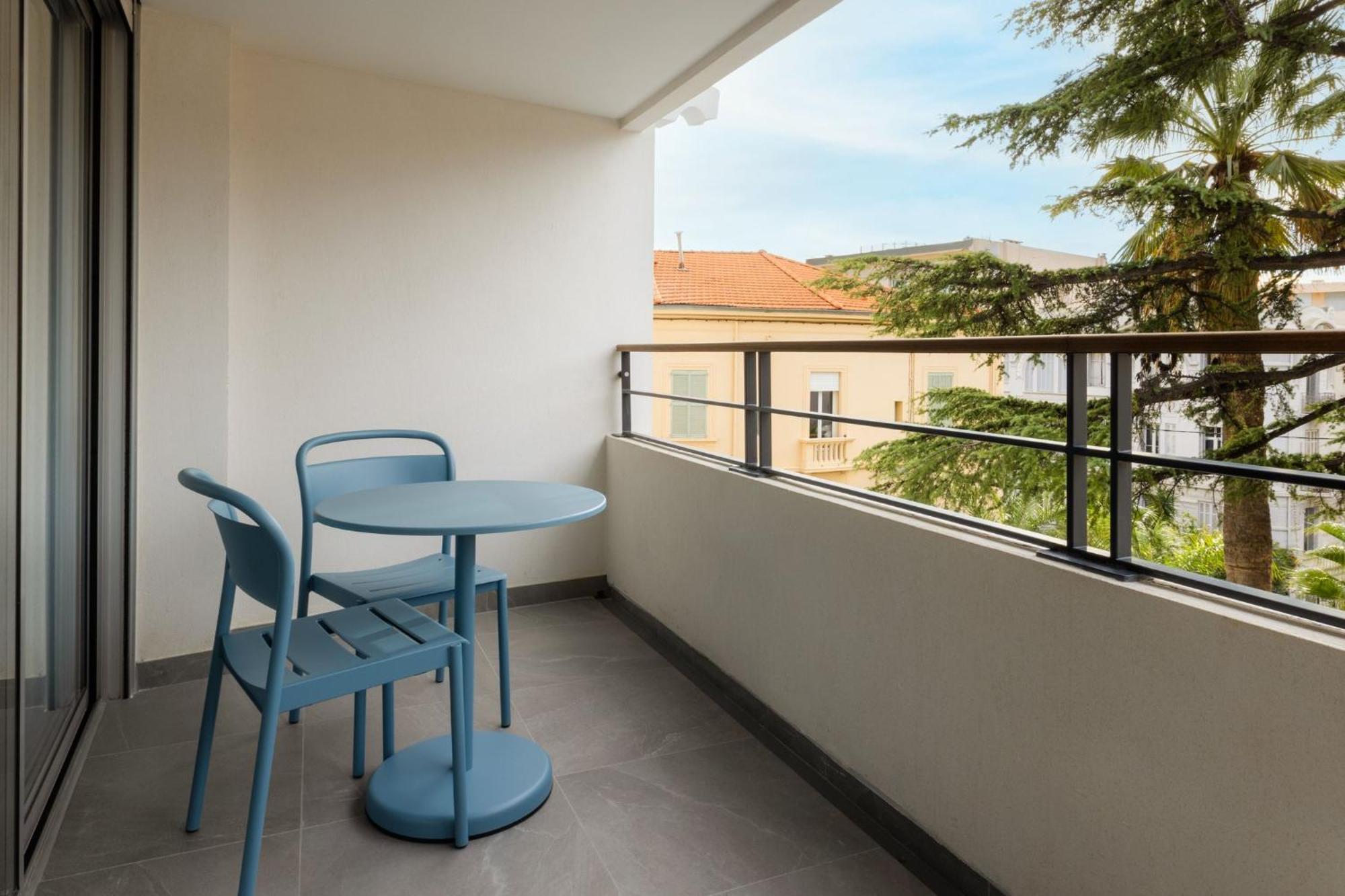 Suite Queen con 1 Camera da Letto e Balcone