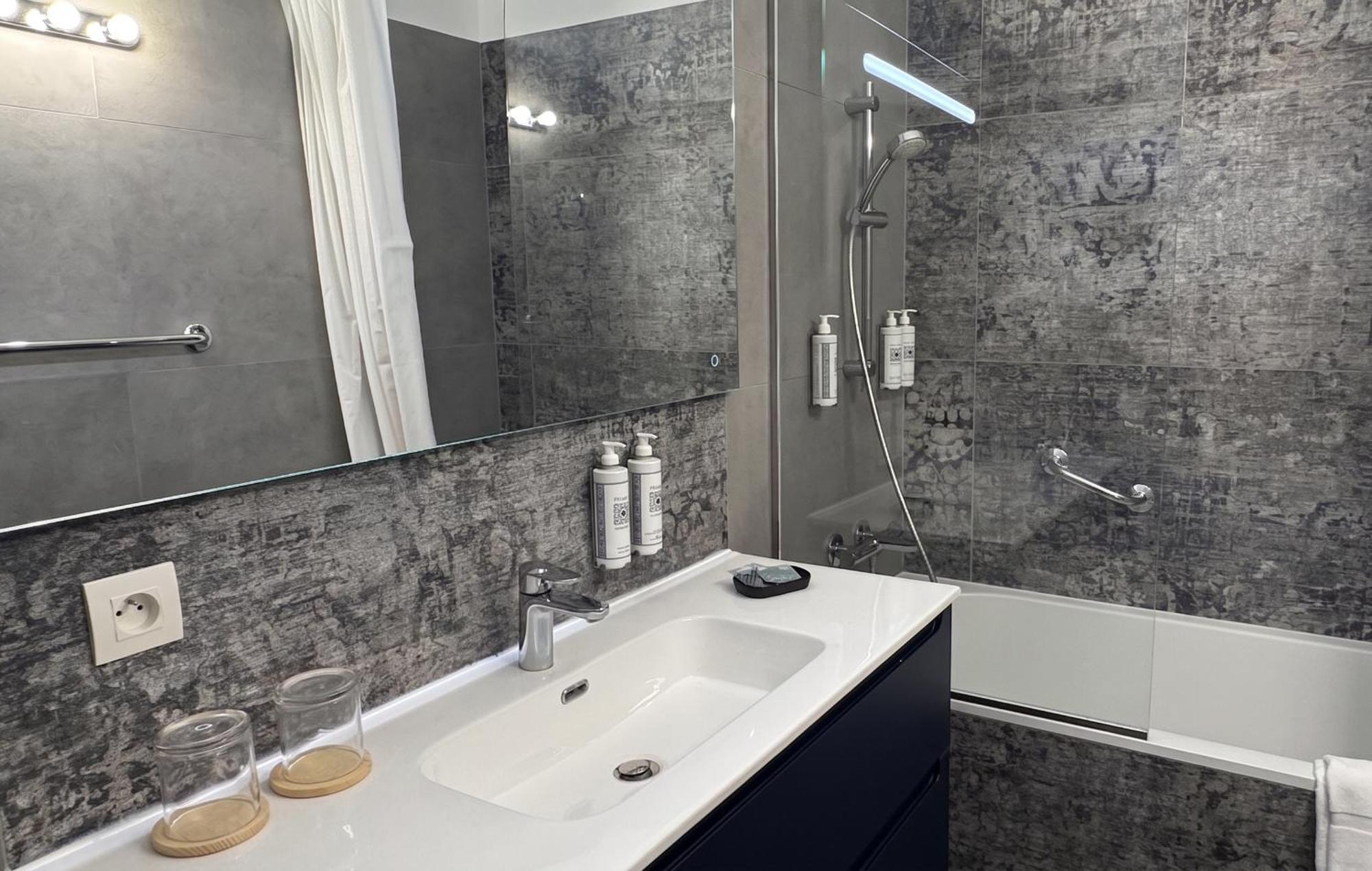 Double Room Private Bathroom