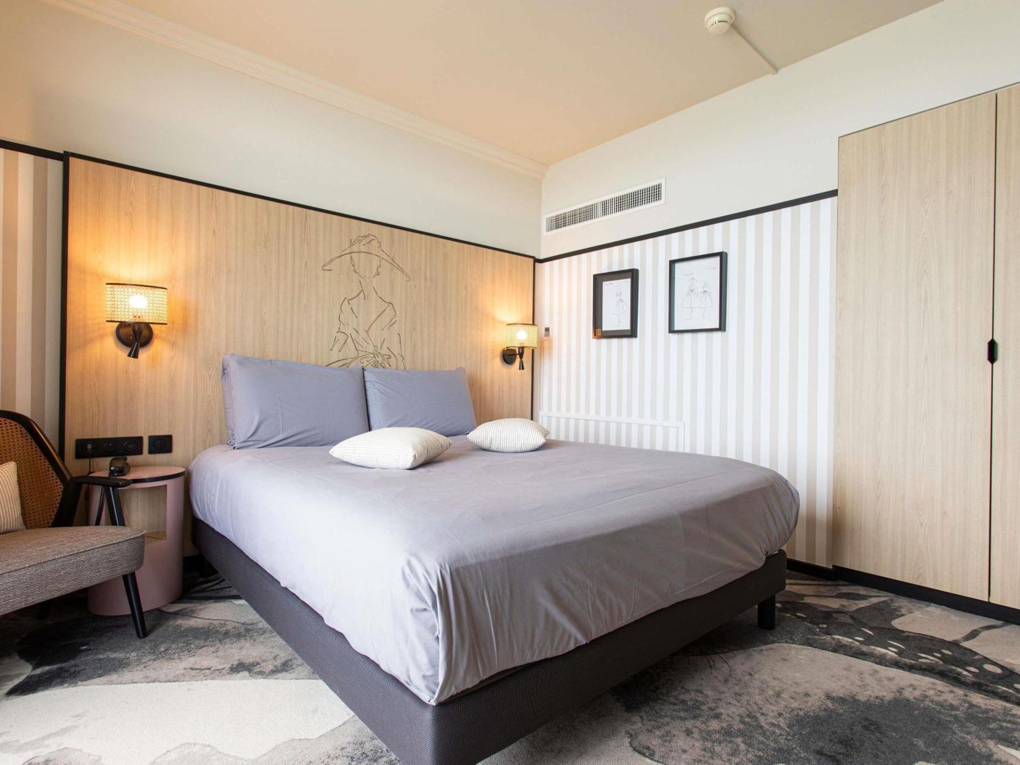 Classic Couture Room