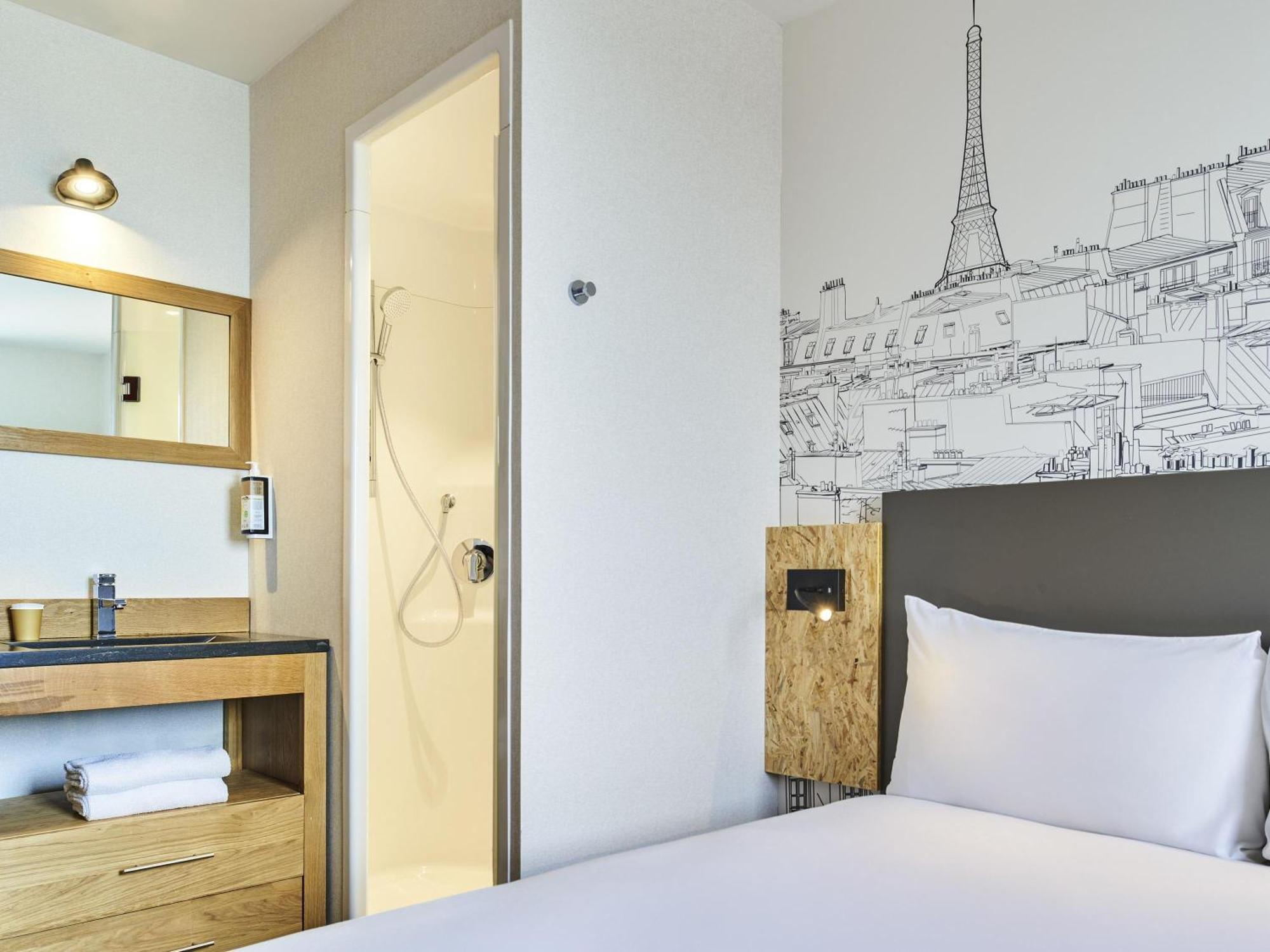 Pop Room a double bed