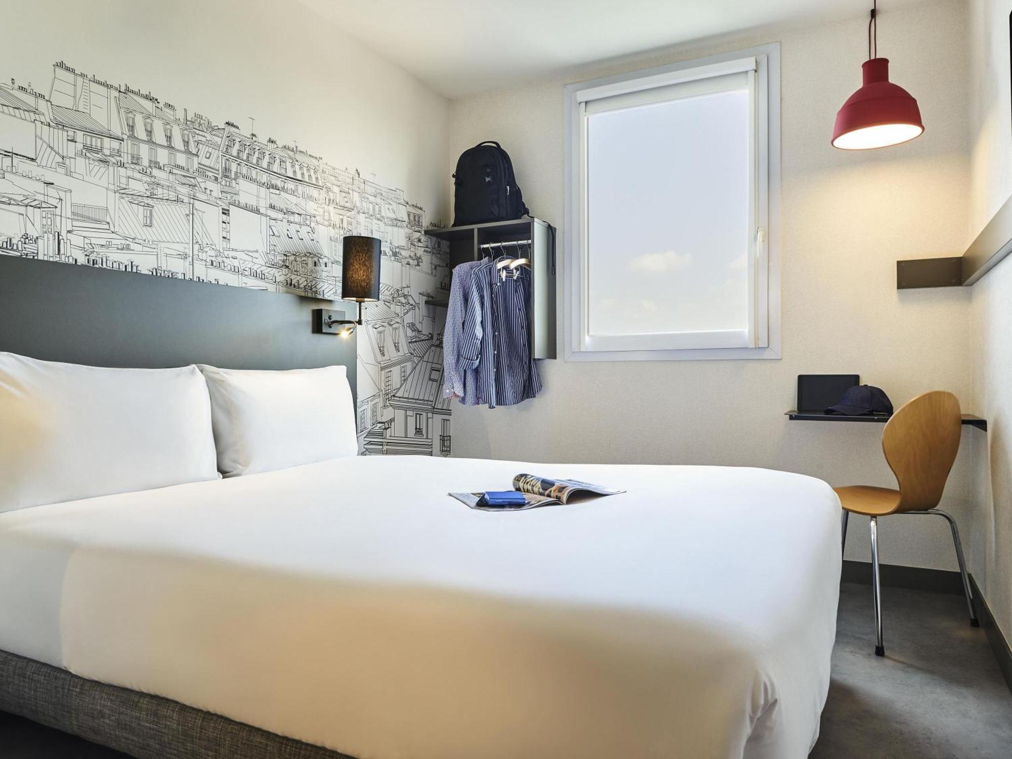 Pop Room a double bed