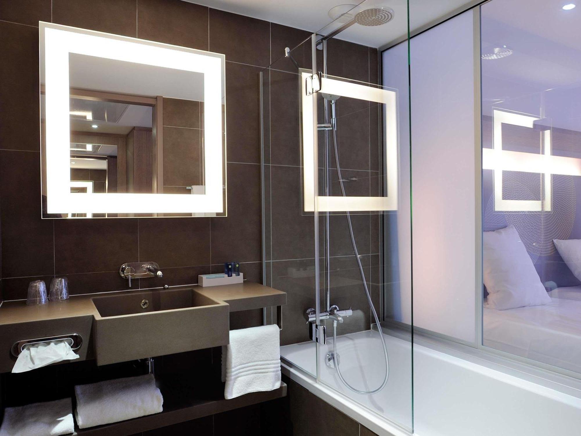 Classic Double Room Bathtub