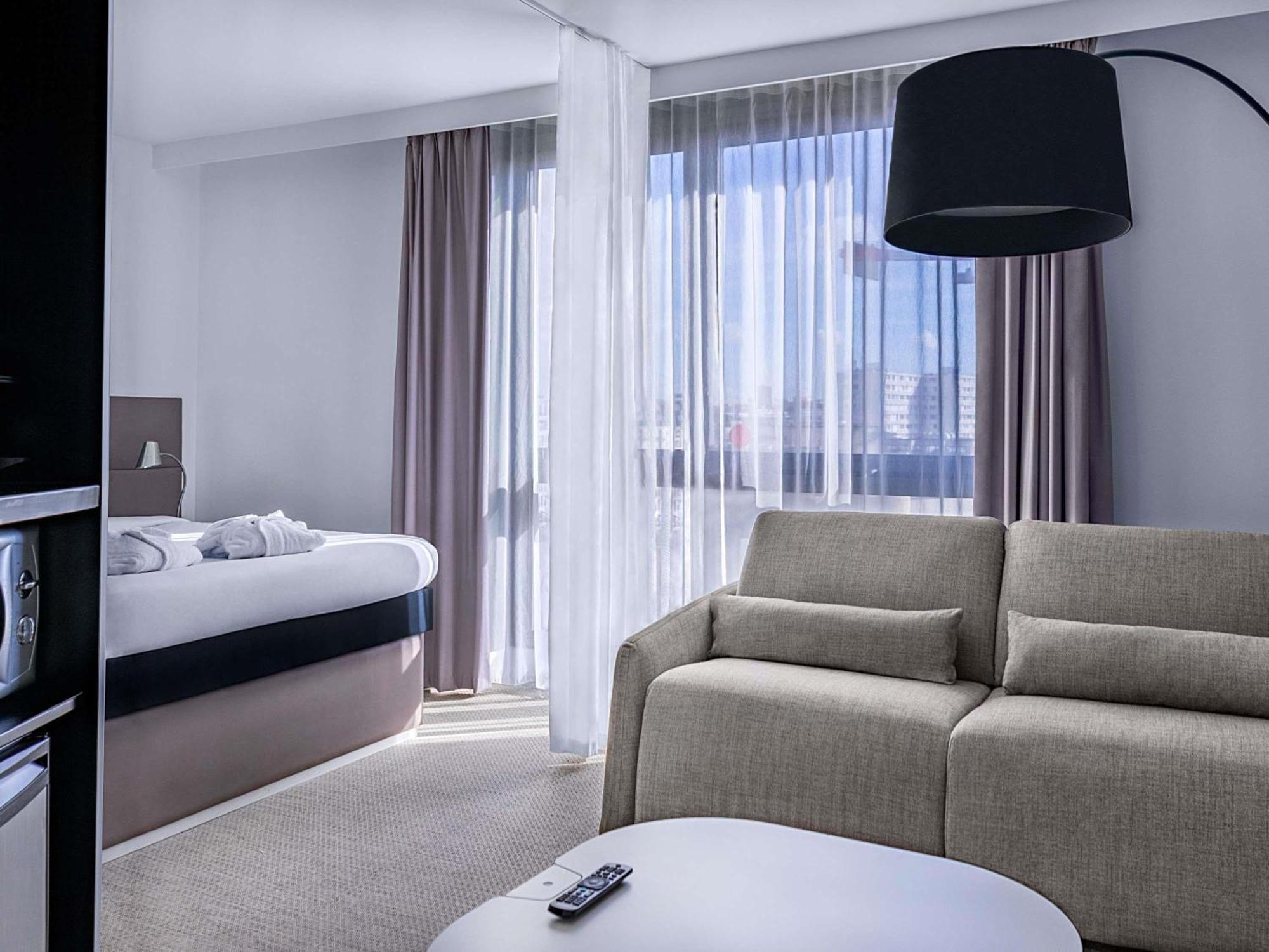 Executive Room Double Bed Sofa