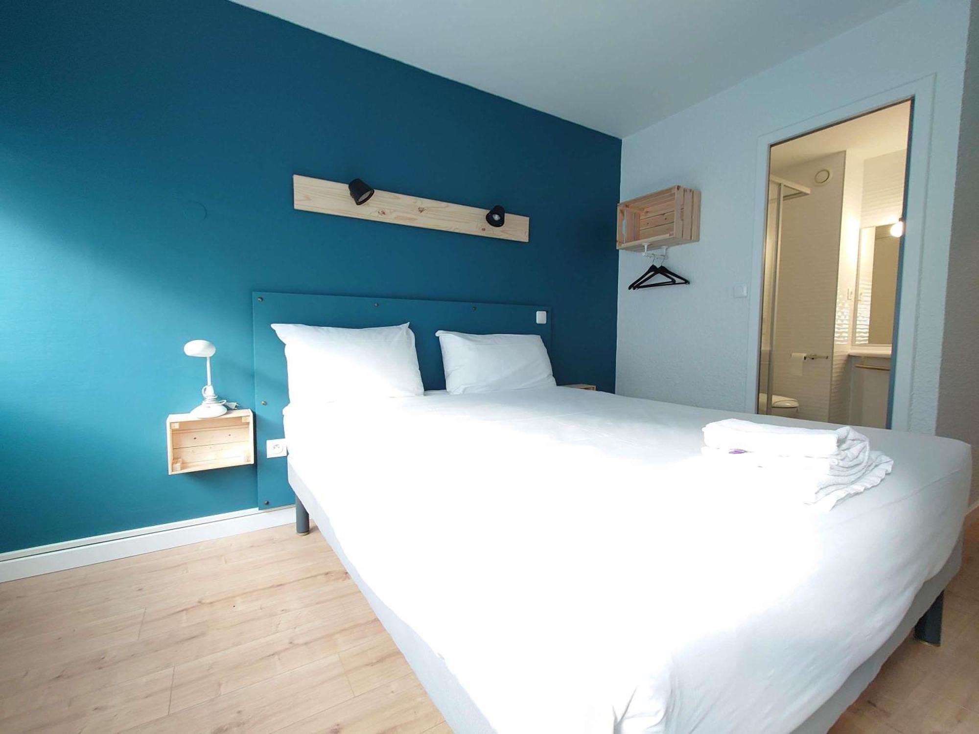 POP Room Double Bed