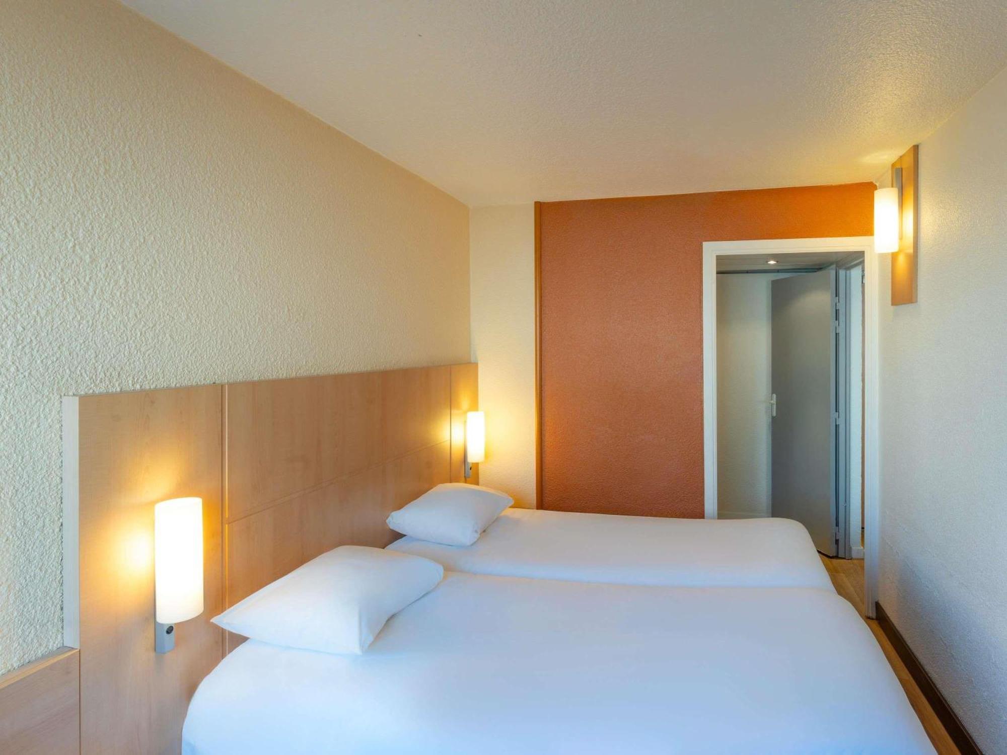 Room 2 Single Beds