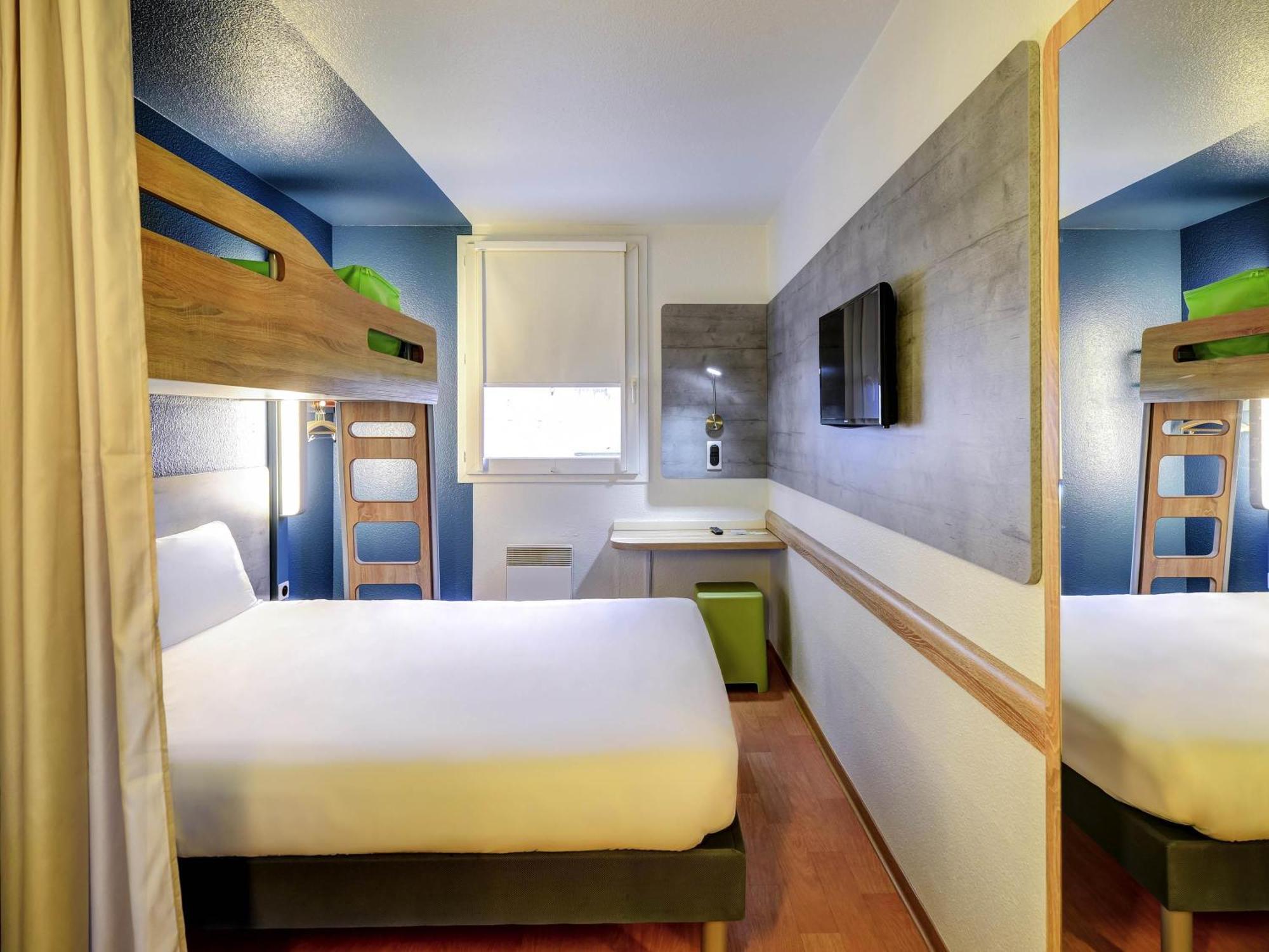 Room One Queen Bed One Bunk Bed
