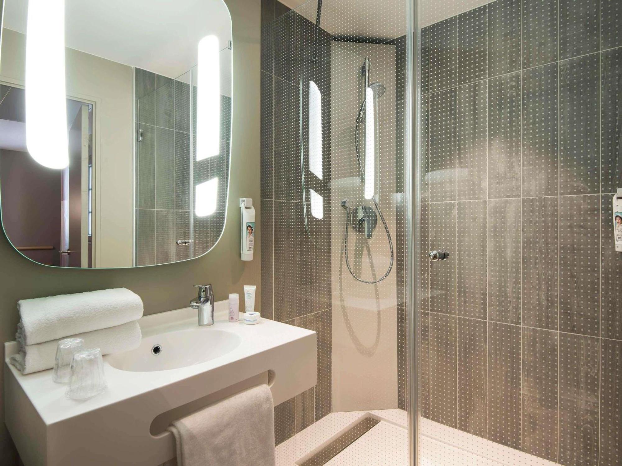 Comfort Room with One Double Bed and Balcony