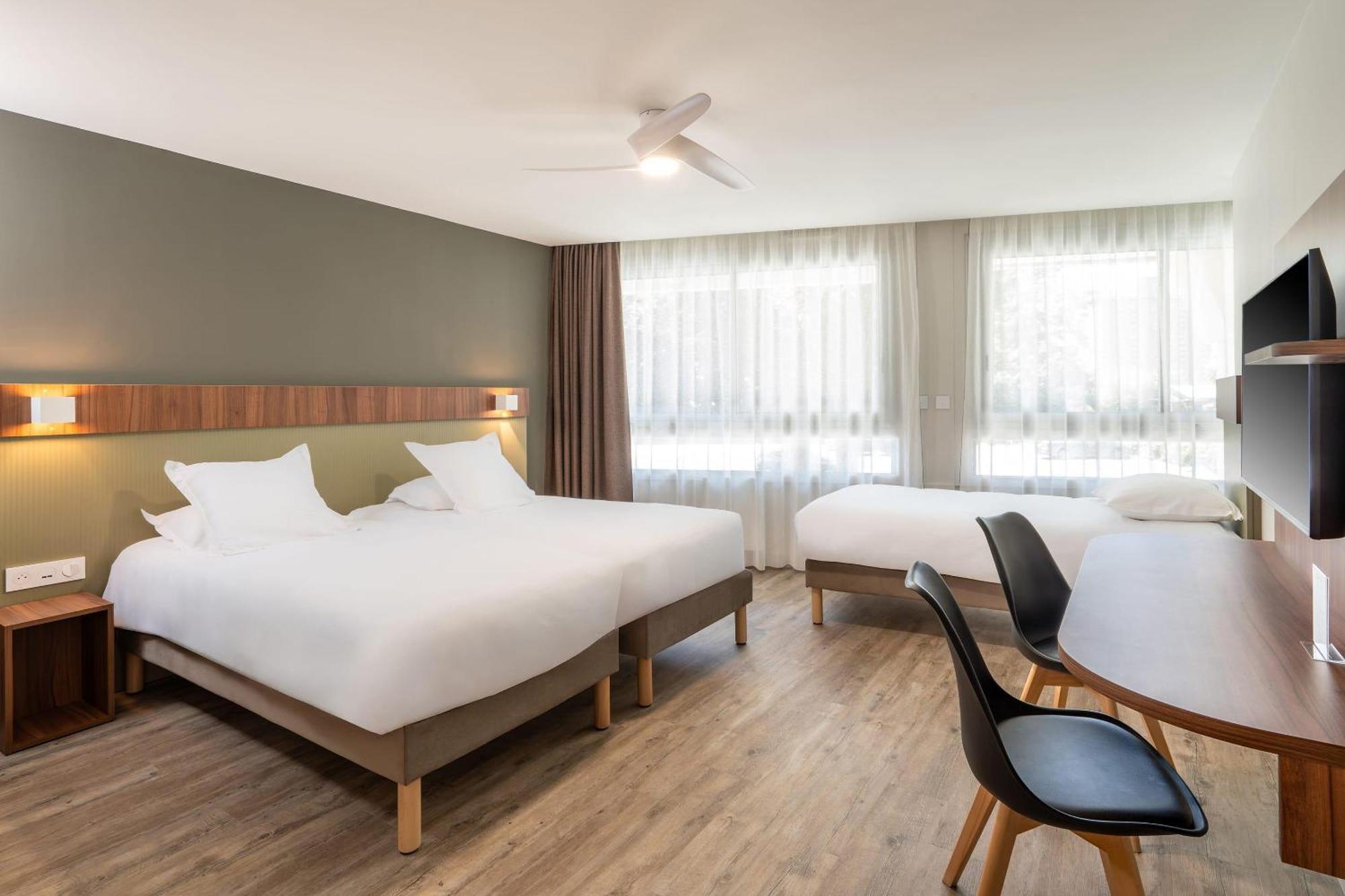 Family Room Three Single Beds Non-Smoking