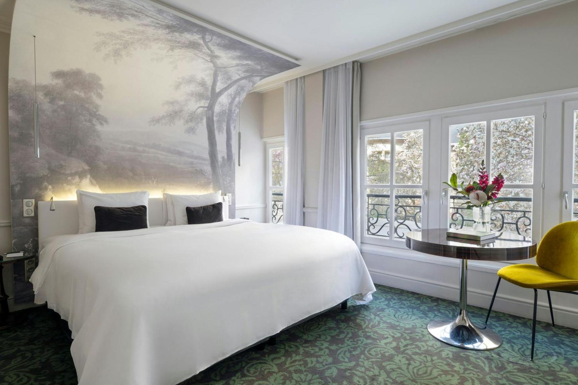 Deluxe King Room Garden View