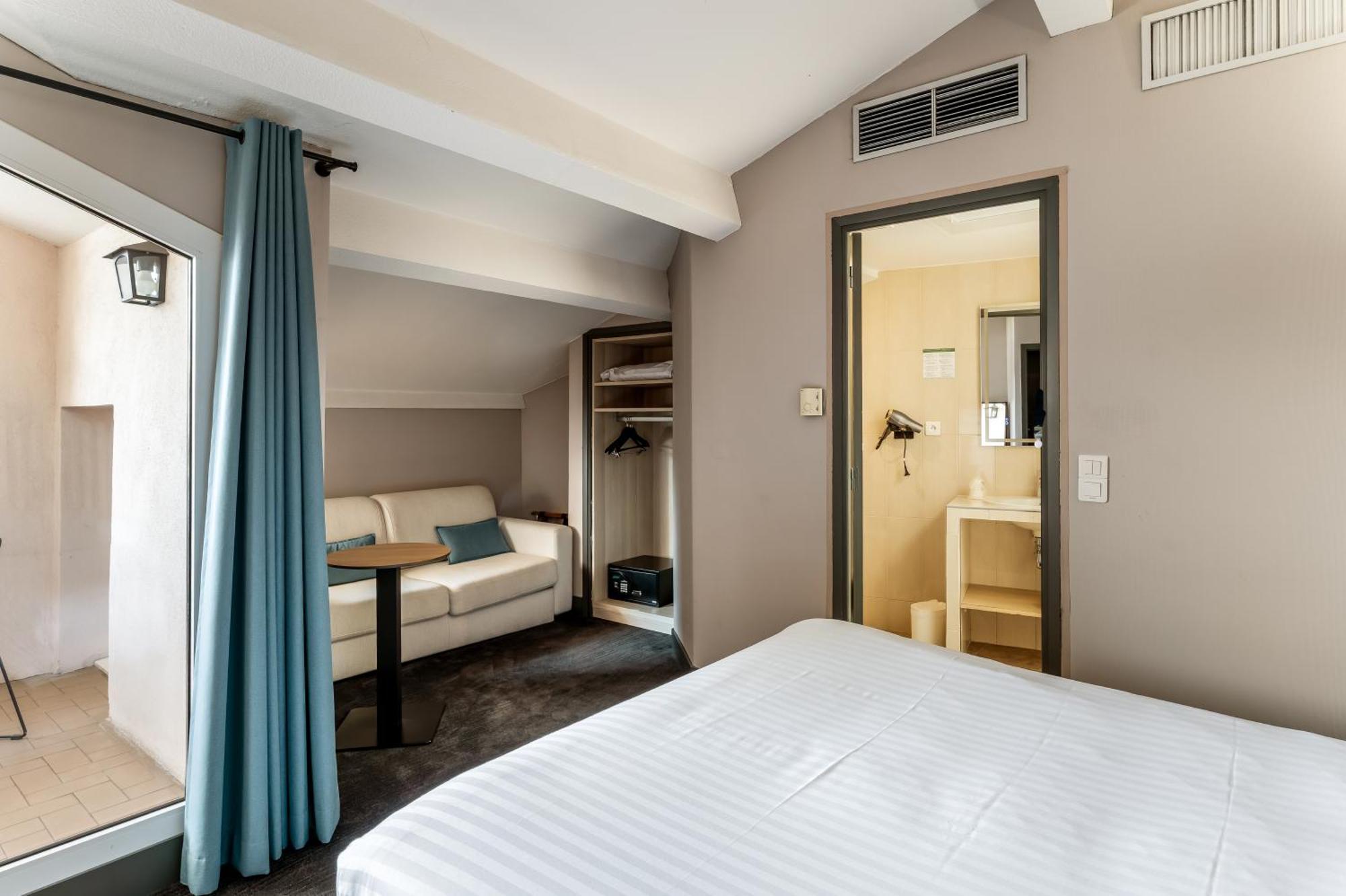 Classic Double or Twin Room Balcony