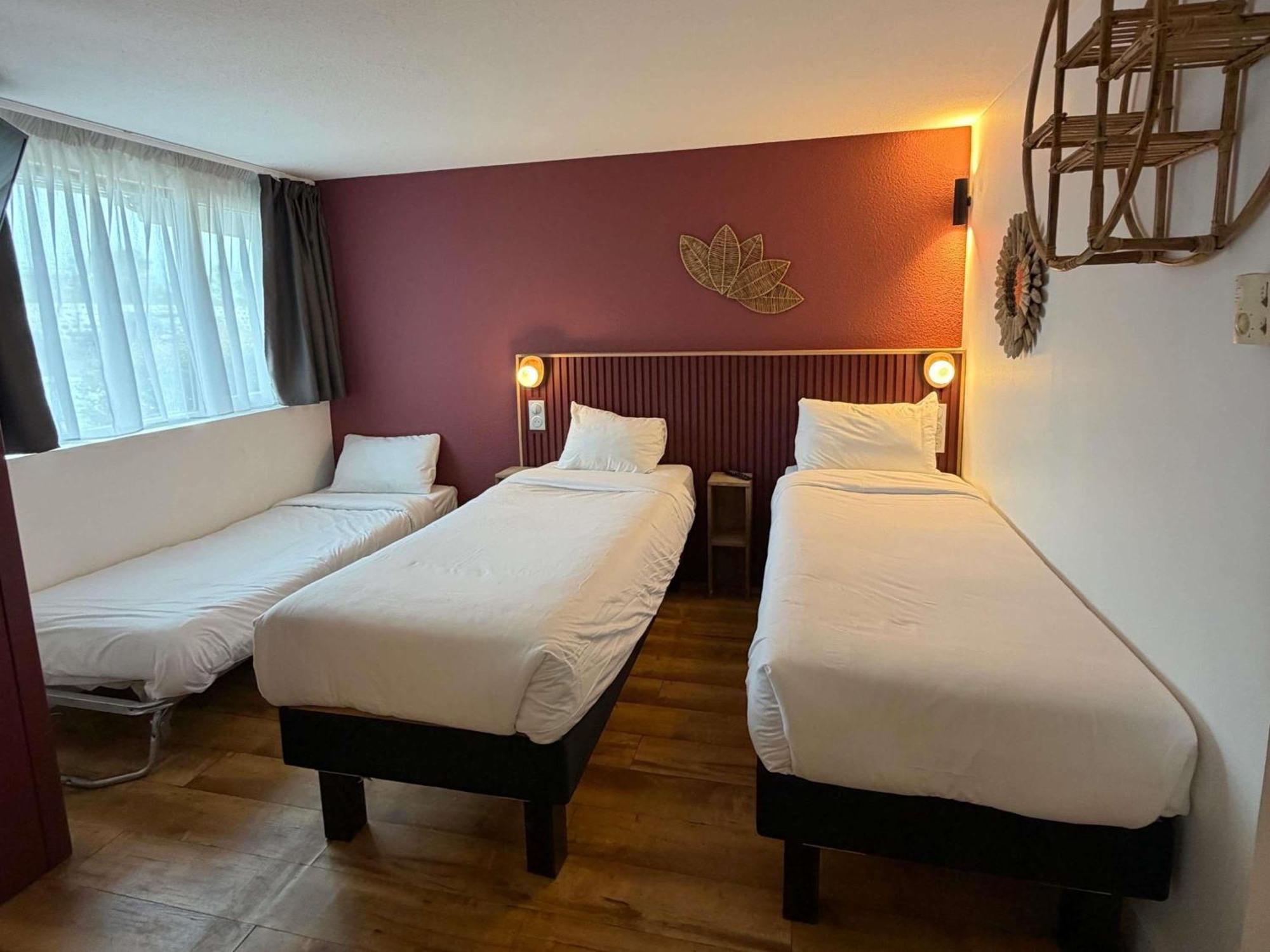 Pop Room Three Single Beds