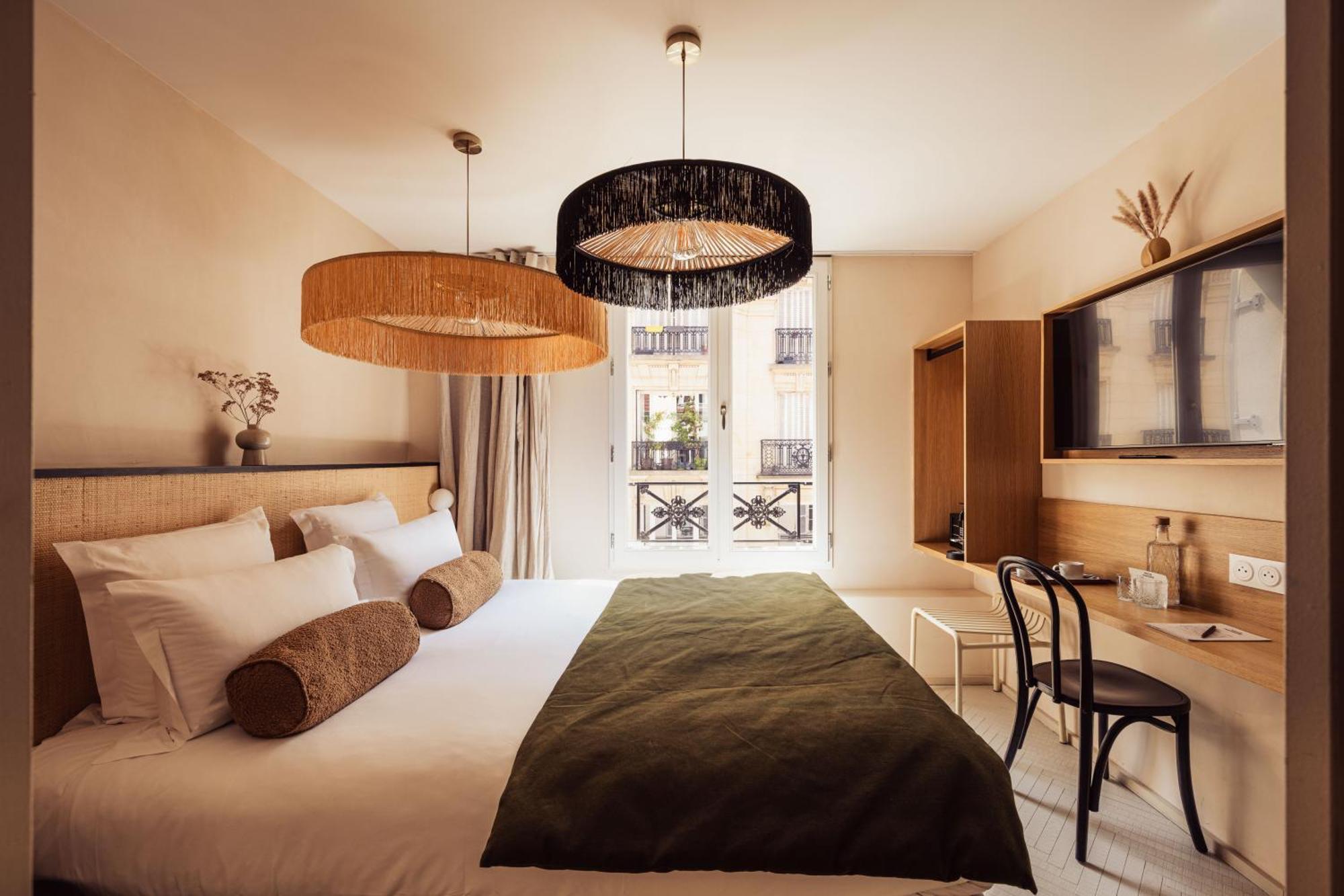 Parisian Room