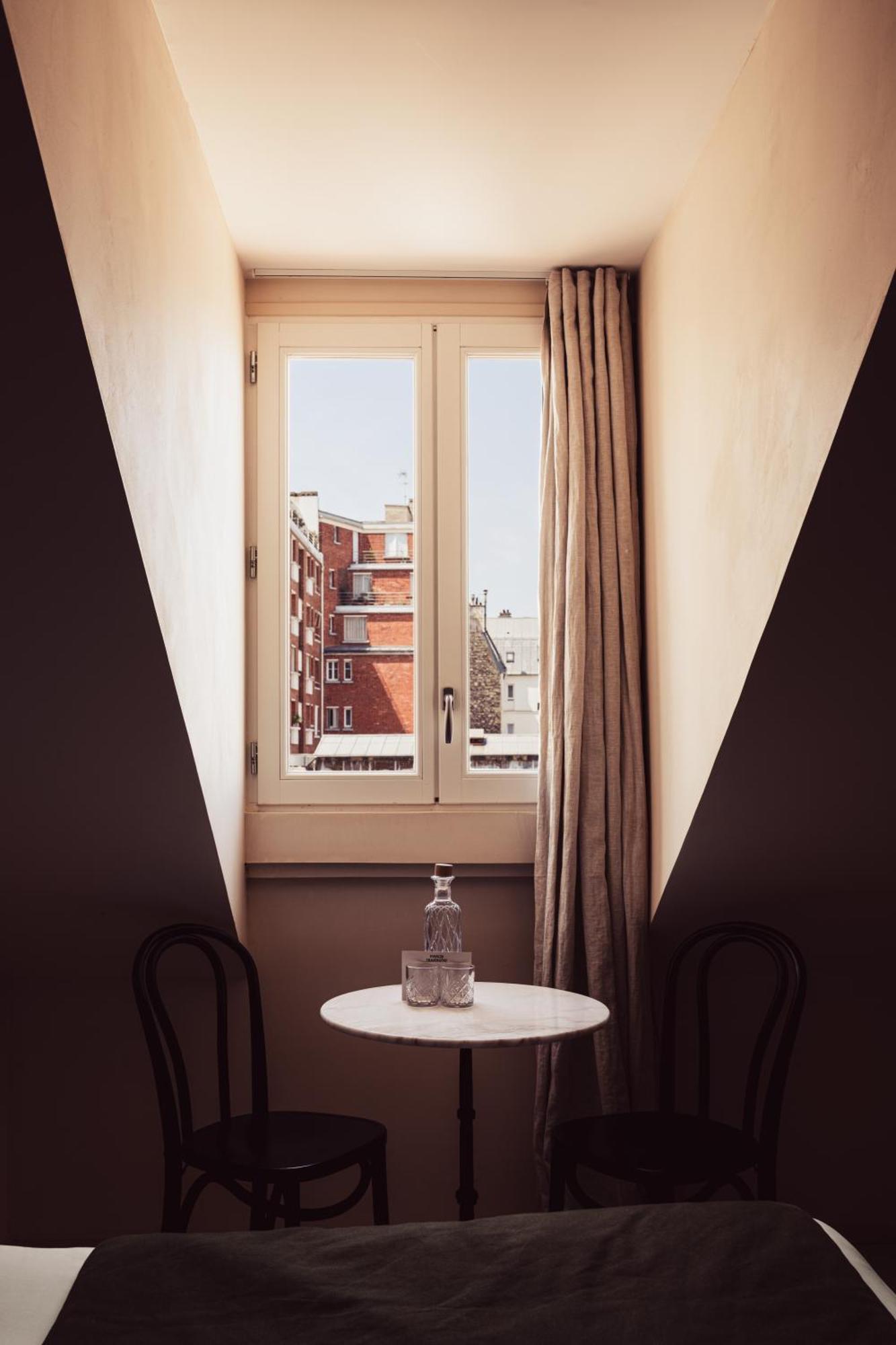 Parisian Room