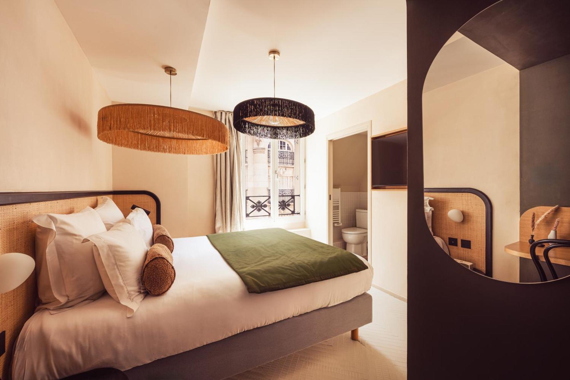 Parisian Room